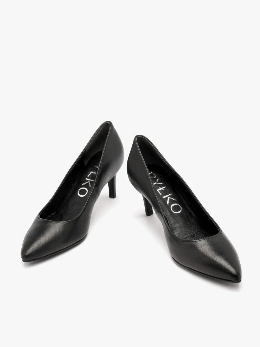 Czarne czółenka na obcasie