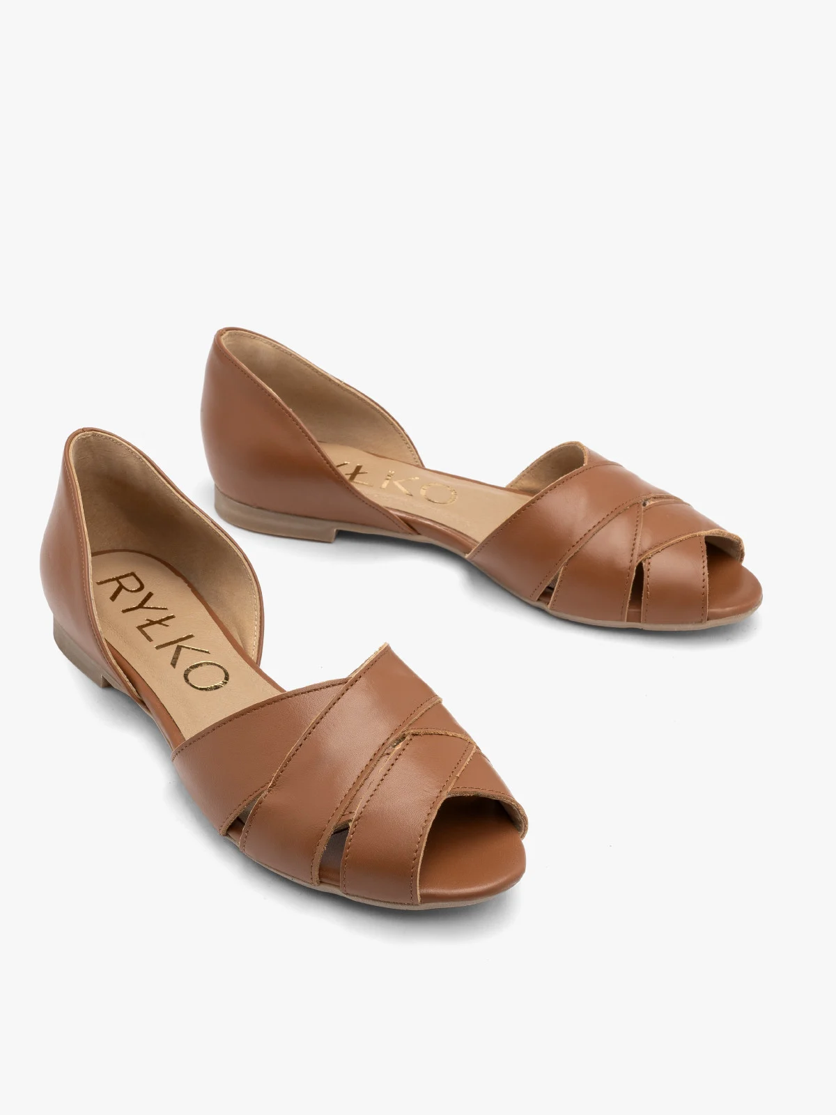 Jasnobrązowe baleriny z ozdobną cholewką