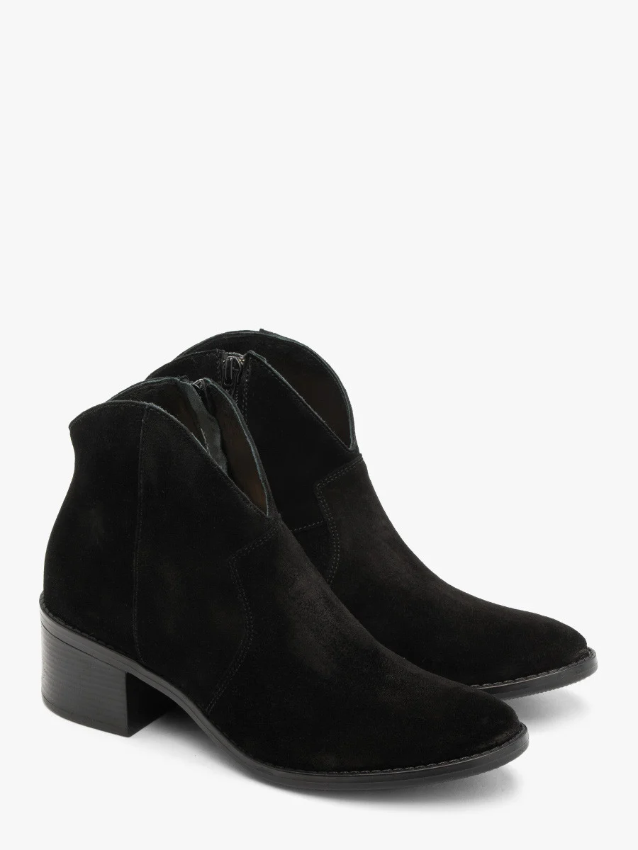 Czarne botki typu kowbojki