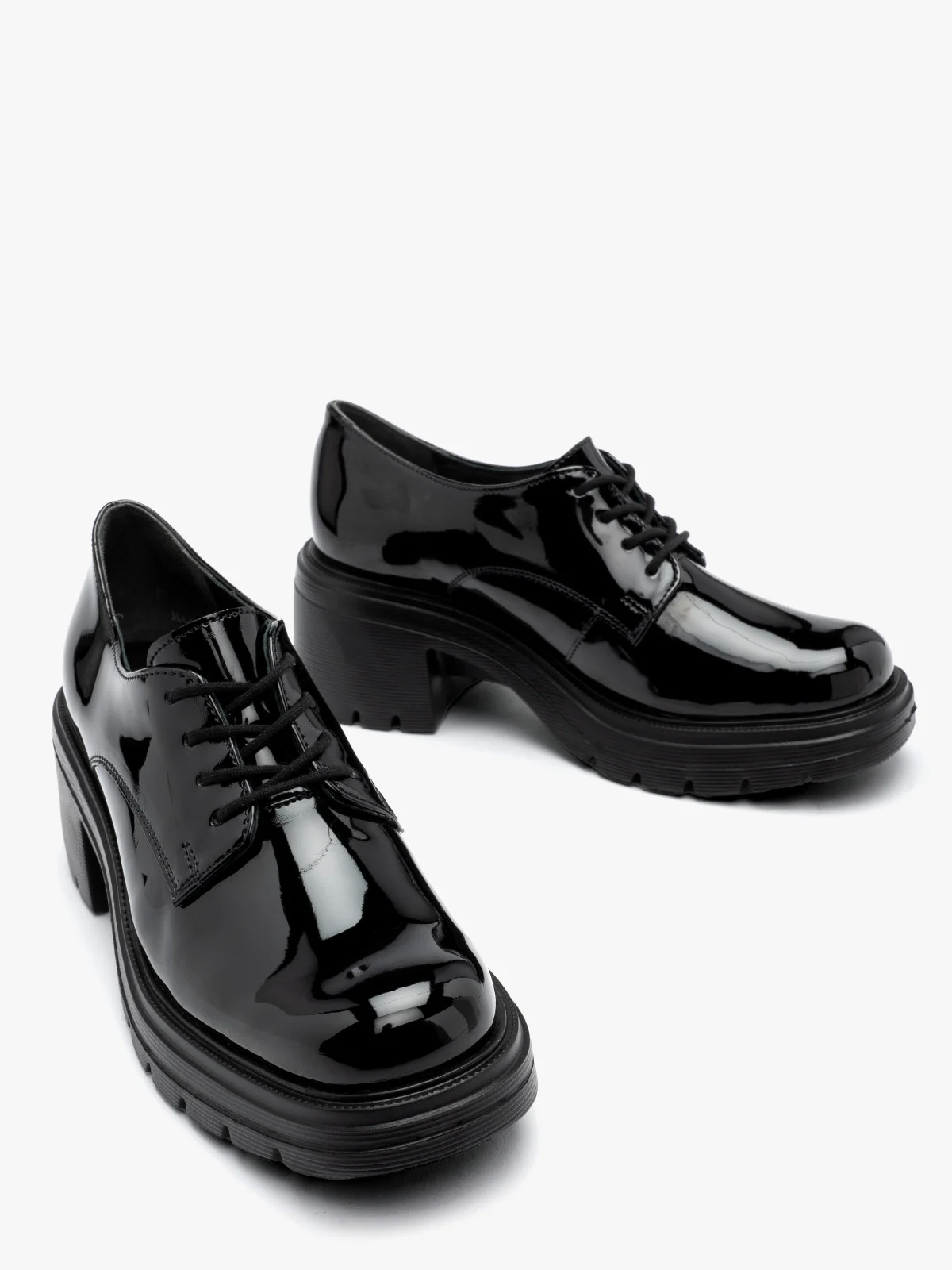 Czarne półbuty damskie na masywnym spodzie