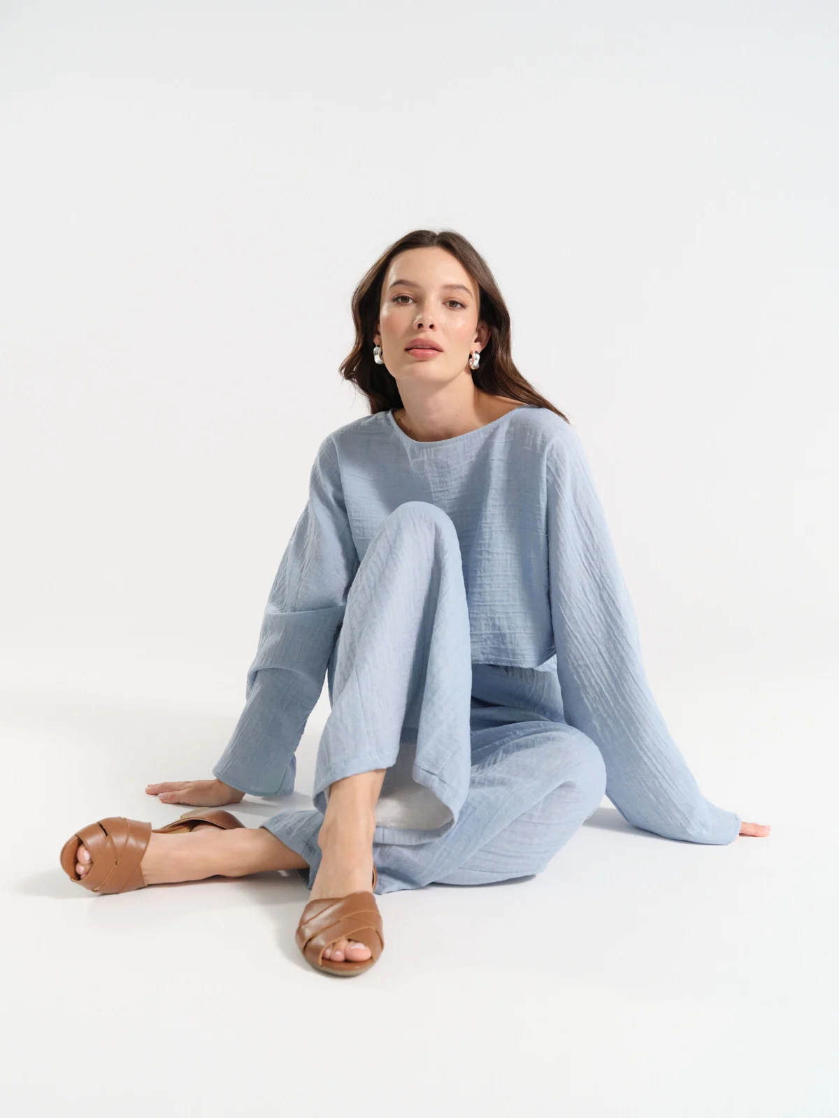 Jasnobrązowe baleriny z ozdobną cholewką