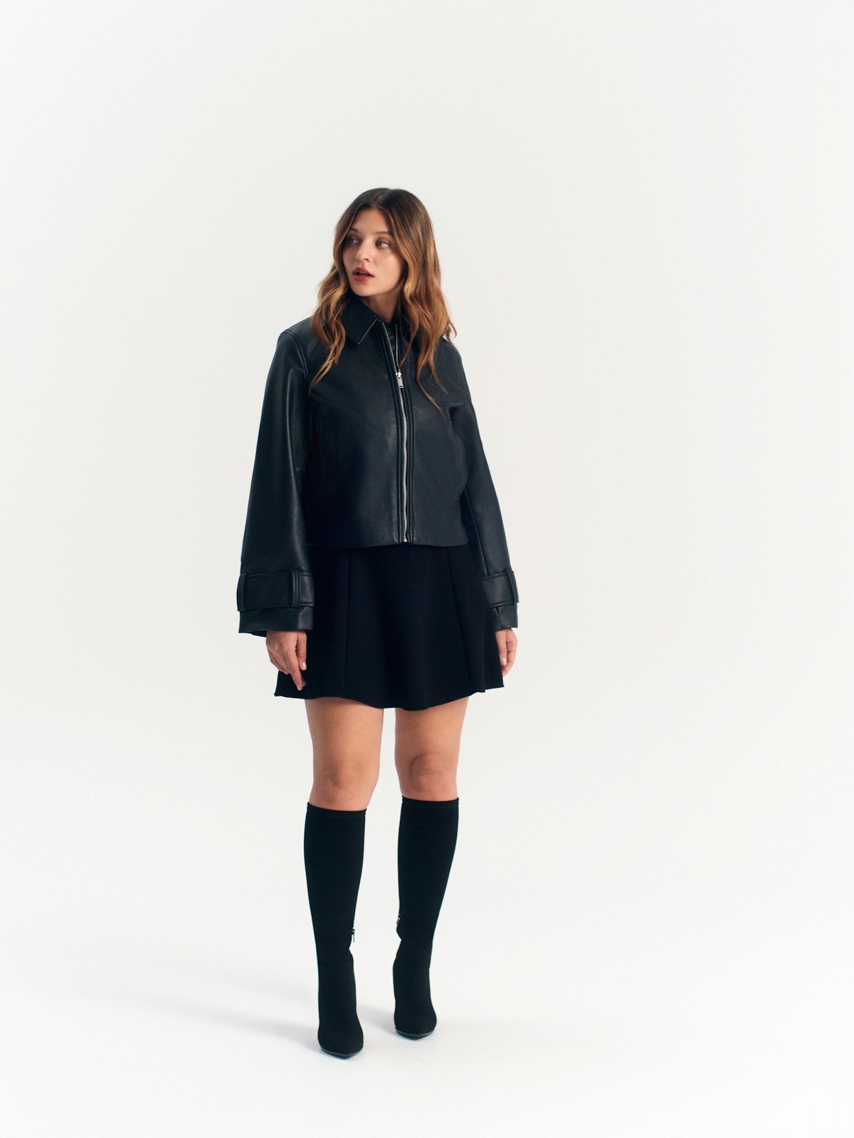 Elastyczne kozaki z szeroką cholewką na szpilce