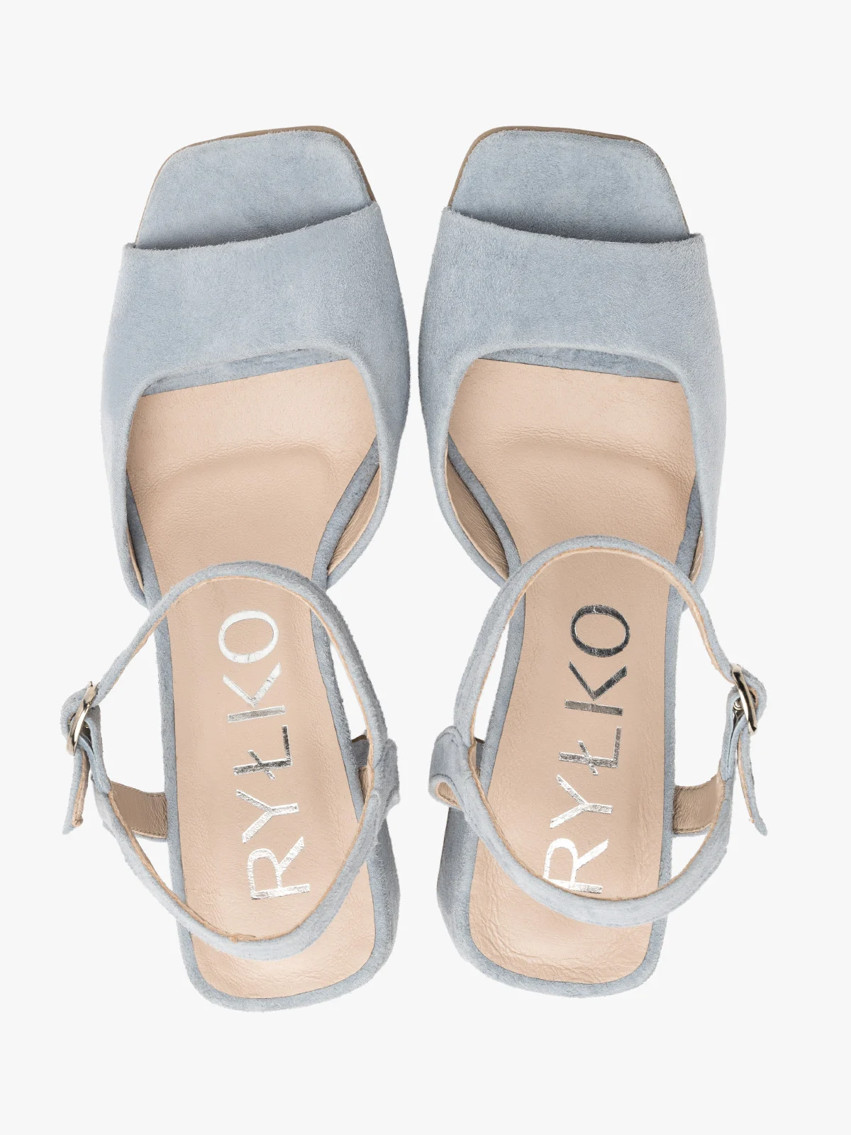 Niebieskie sandały na masywnym słupku