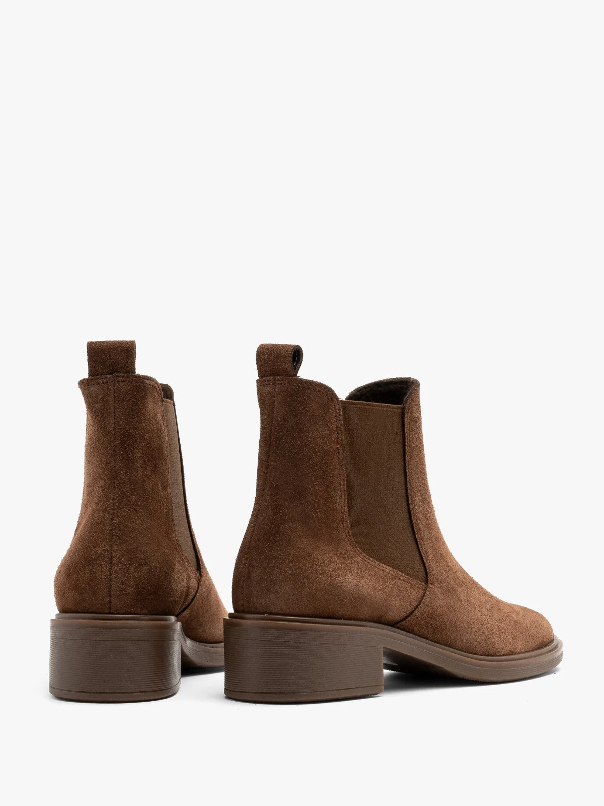 Brązowe, welurowe sztyblety na niskim obcasie