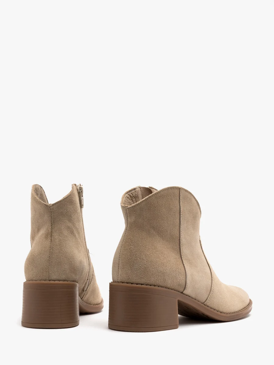 Piaskowe botki typu kowbojki