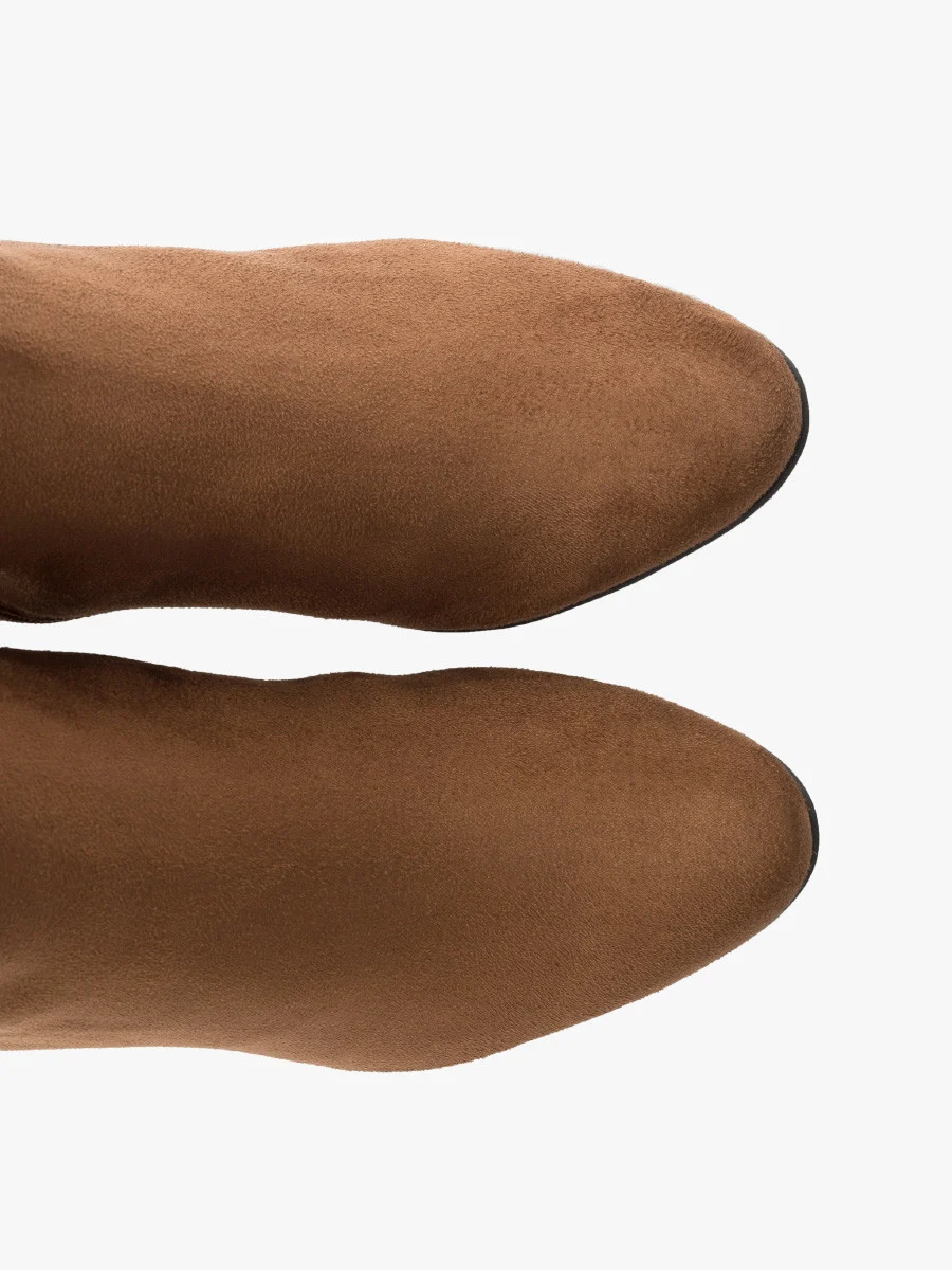 Jasnobrązowe kozaki z elastyczną cholewką