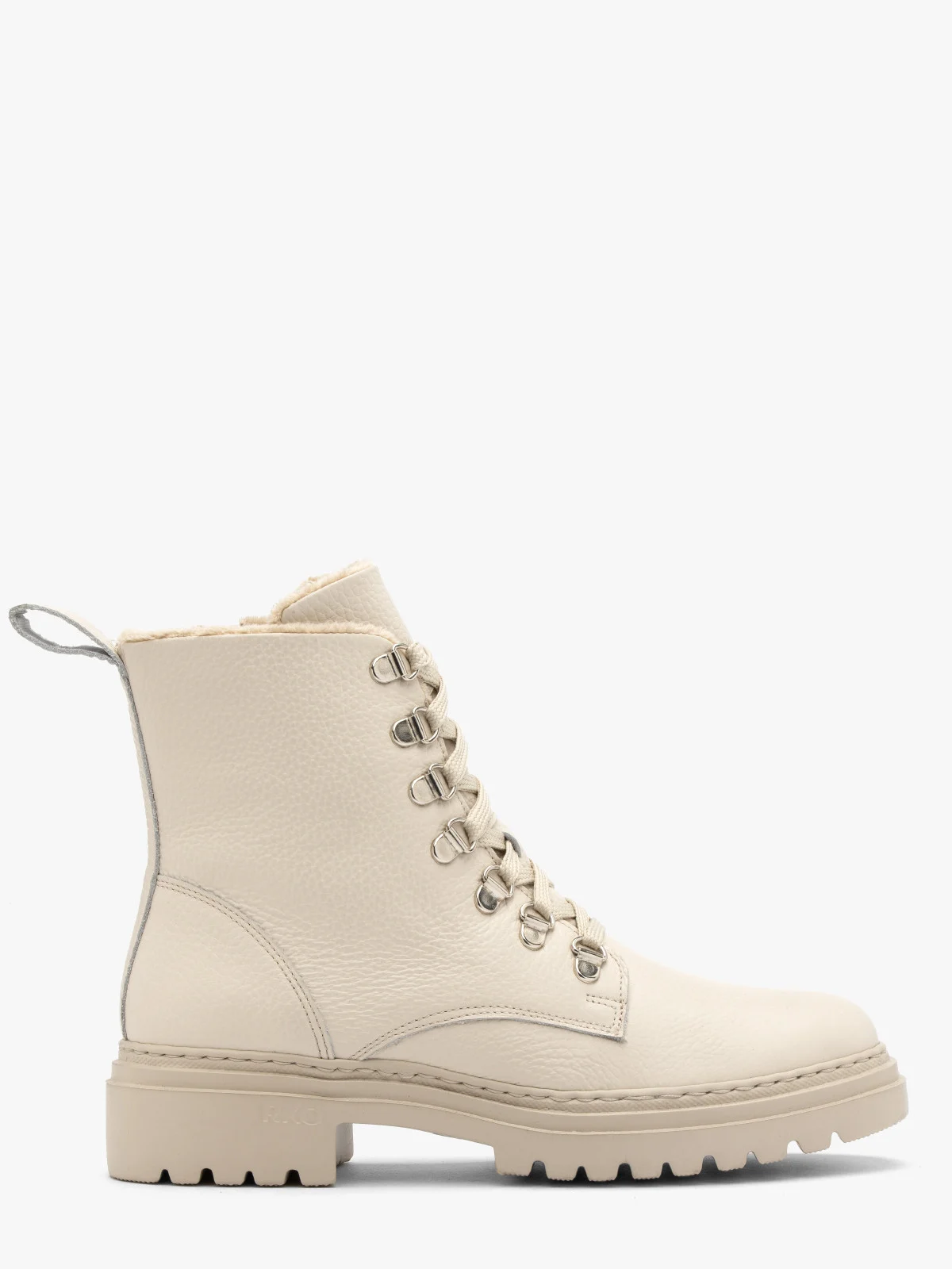 Kremowe trzewiki damskie z ozdobnymi hakami