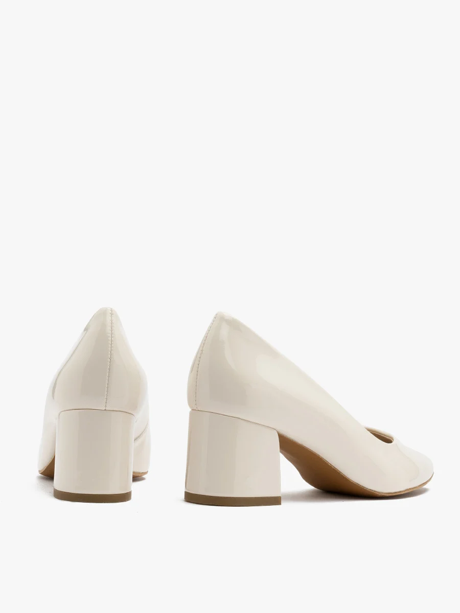 Kremowe czółenka na masywnym obcasie