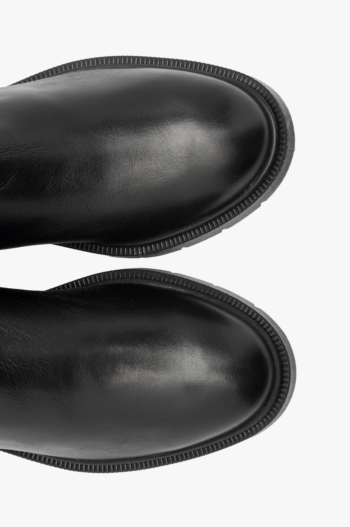 Czarne kozaki z elastyczną wąską cholewką