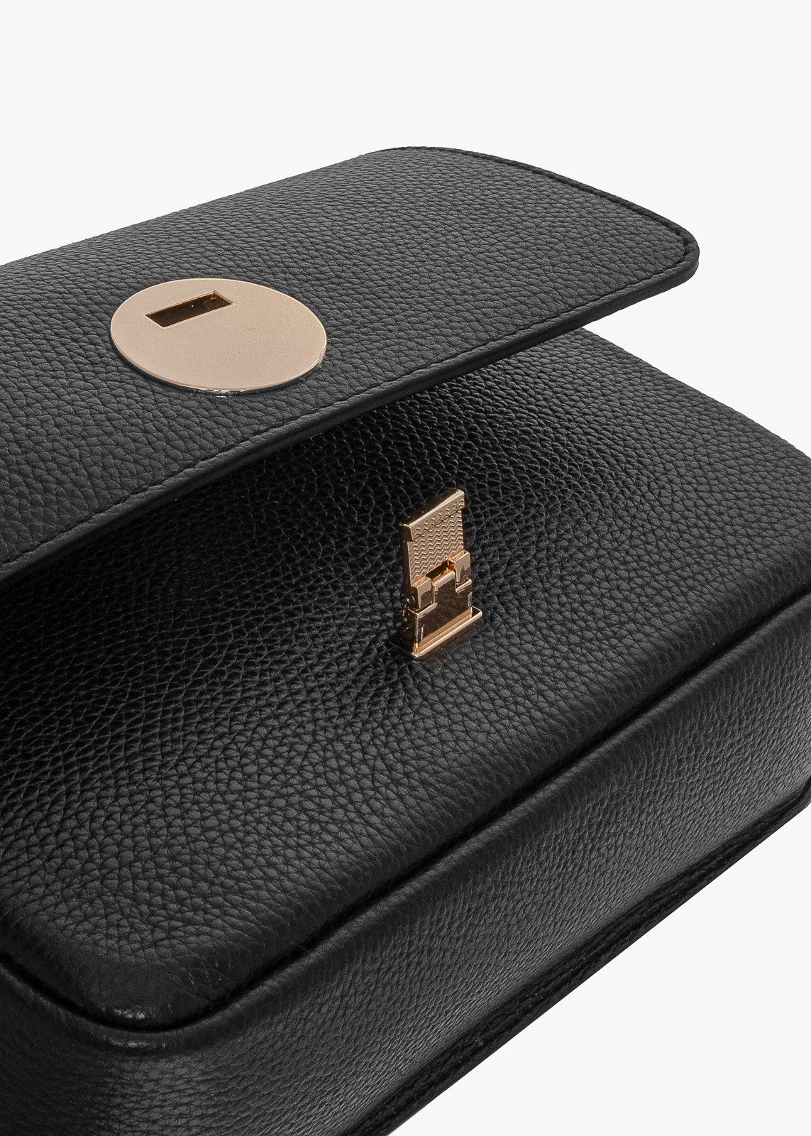 Mała, elegancka torebka na pasku ze złotymi detalami