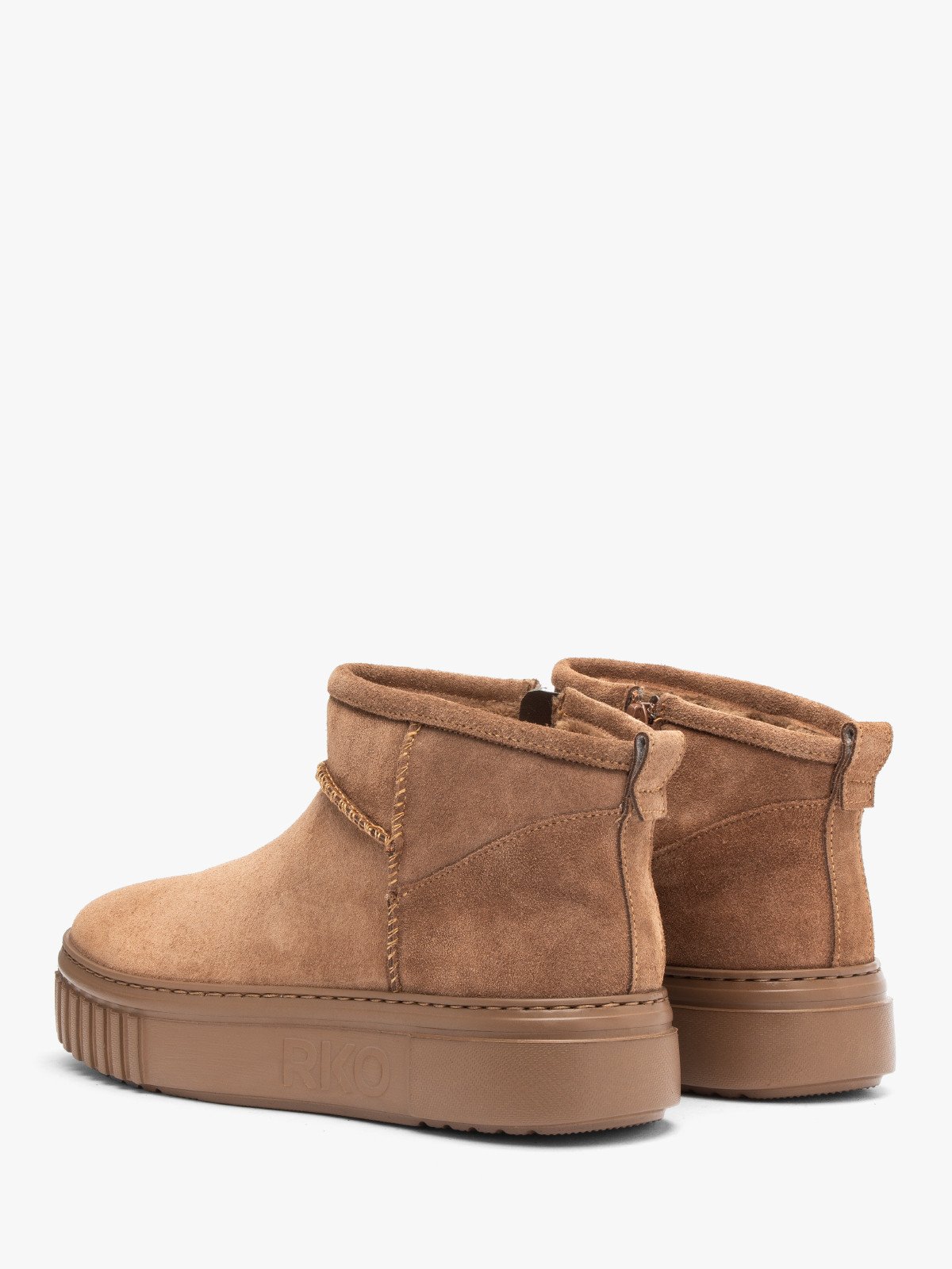 Rude welurowe śniegowce na lekkim spodzie