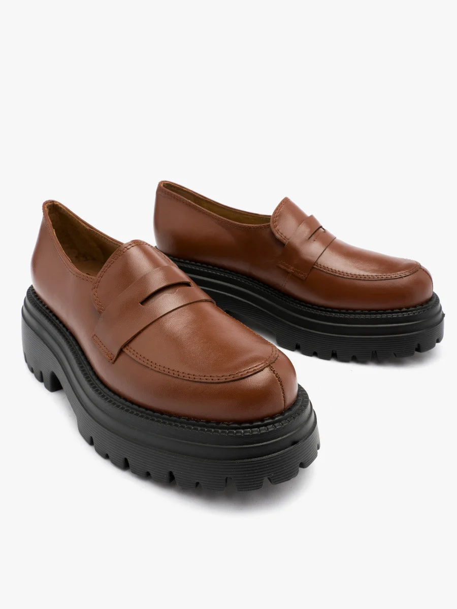 Brązowe mokasyny na grubej podeszwie