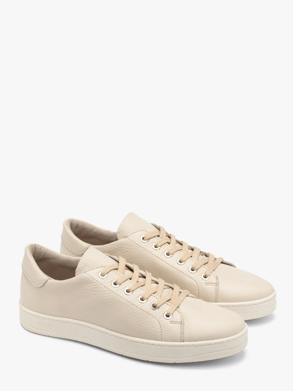 Kremowe półbuty sportowe na płaskim spodzie