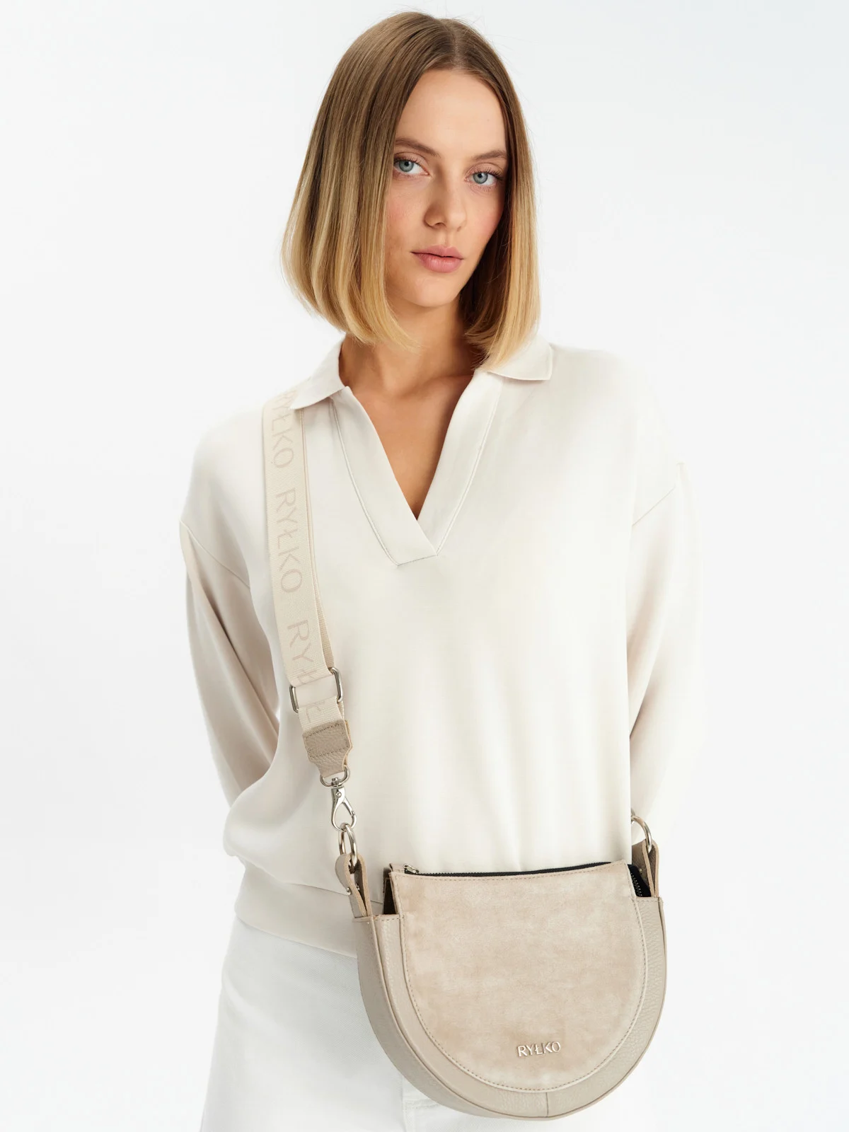 Beżowa torebka na szerokim pasku z taśmy