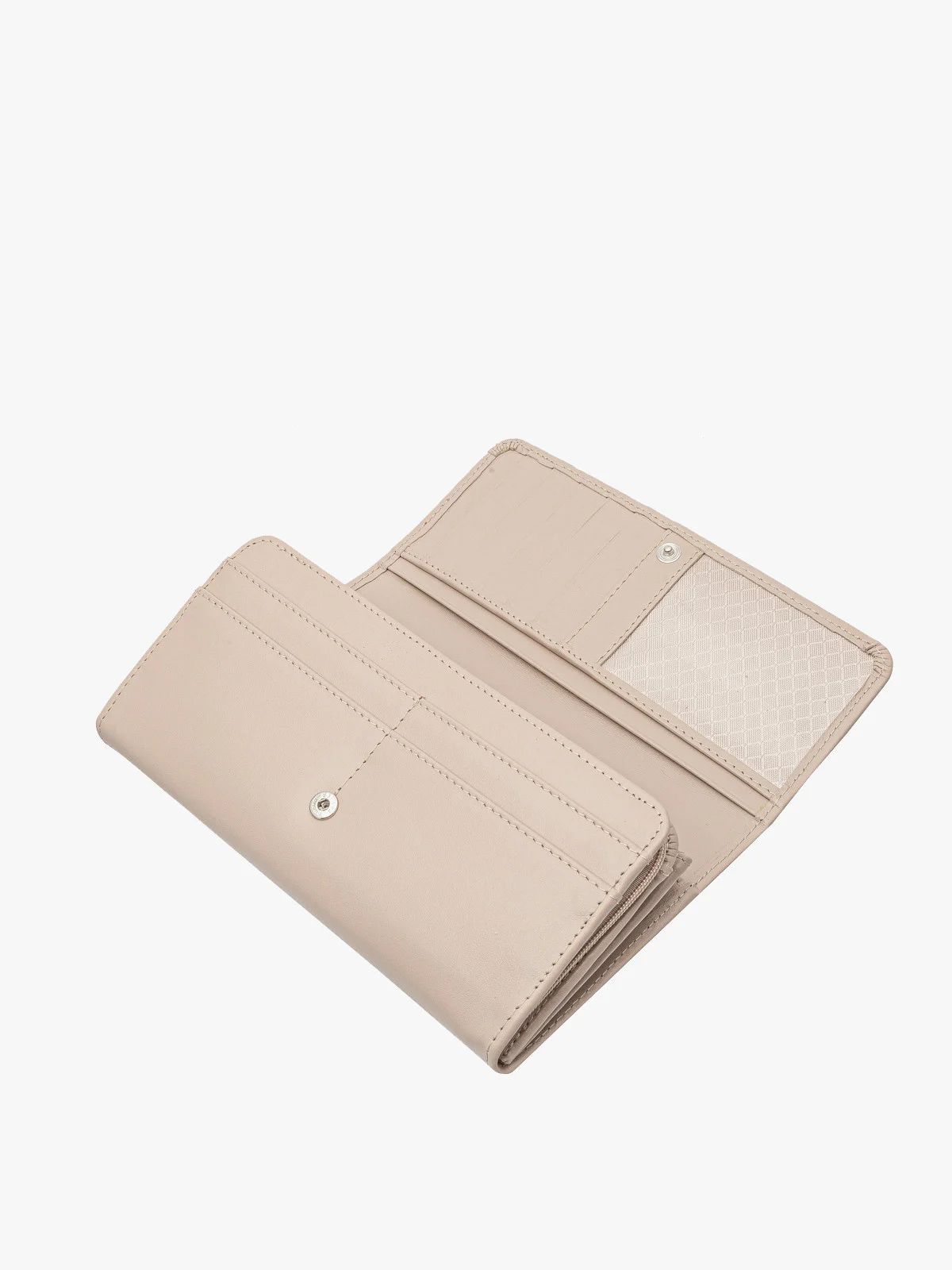 Beżowy portfel damski ze srebrnymi detalami
