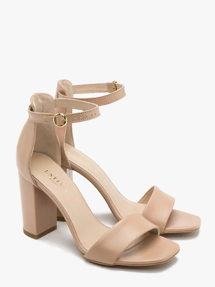 Beżowe sandały na wysokim słupku