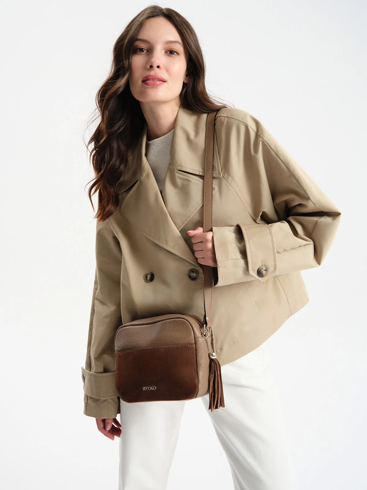 Brązowa torebka z ozdobnym frędzlem