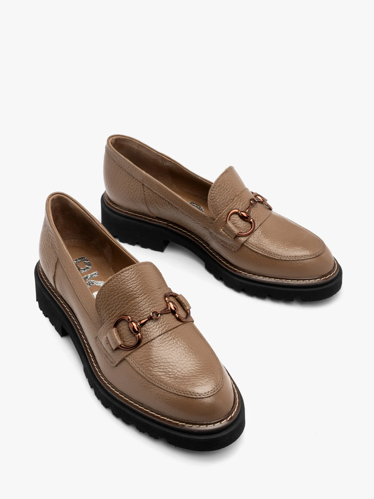 Mokasyny damskie w kolorze kawowym z ozdobą