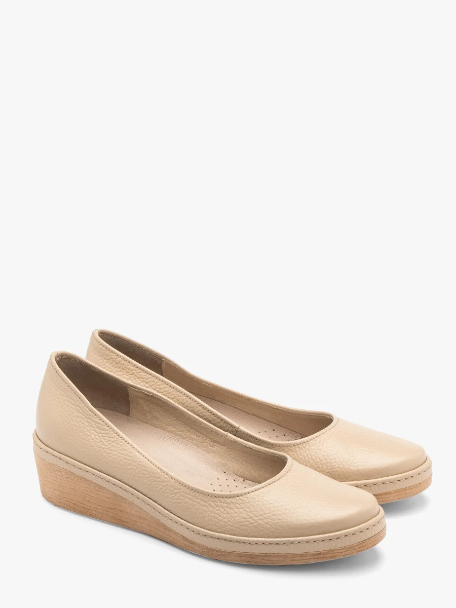 Beżowe czółenka na platformie