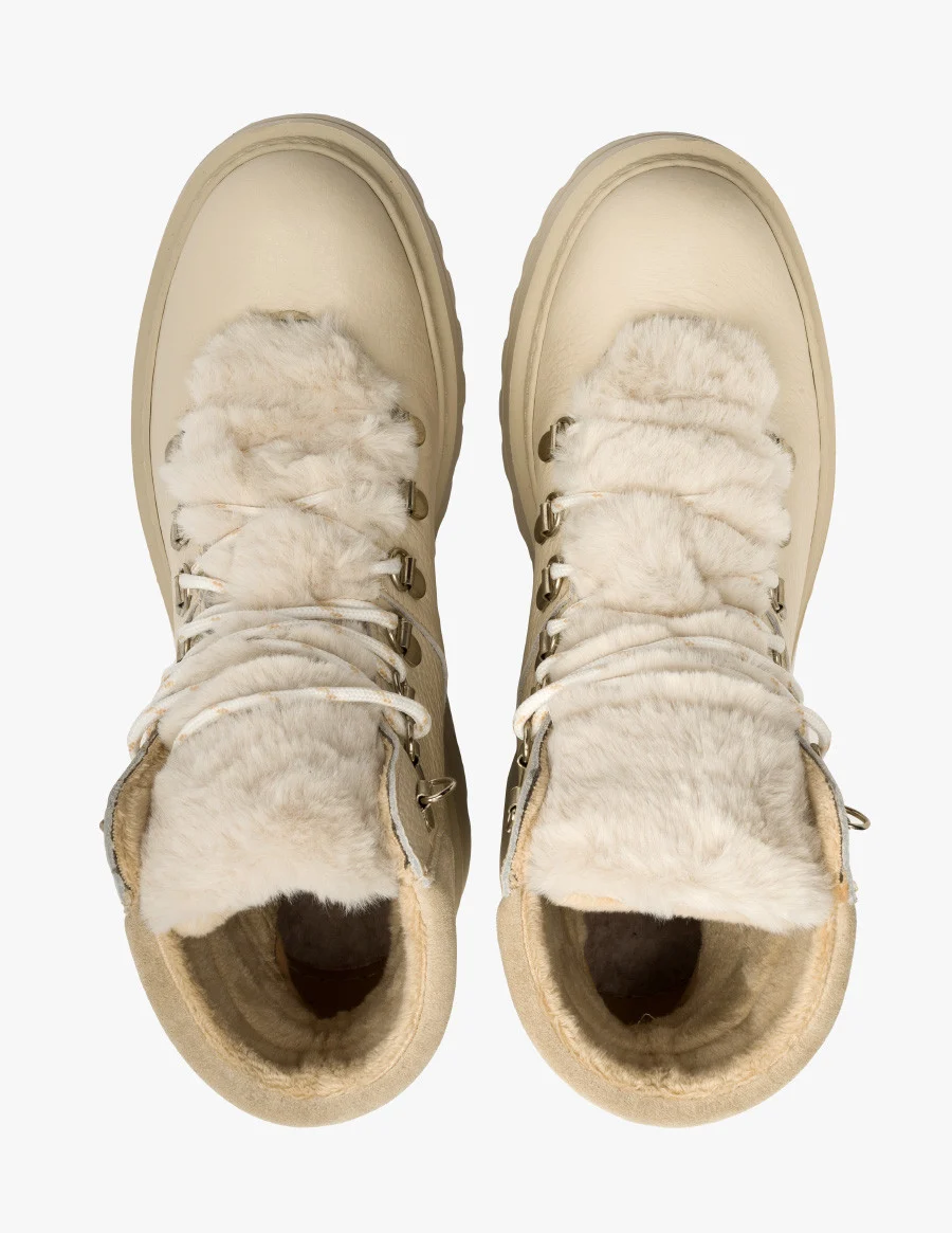 Beżowe ocieplane trzewiki