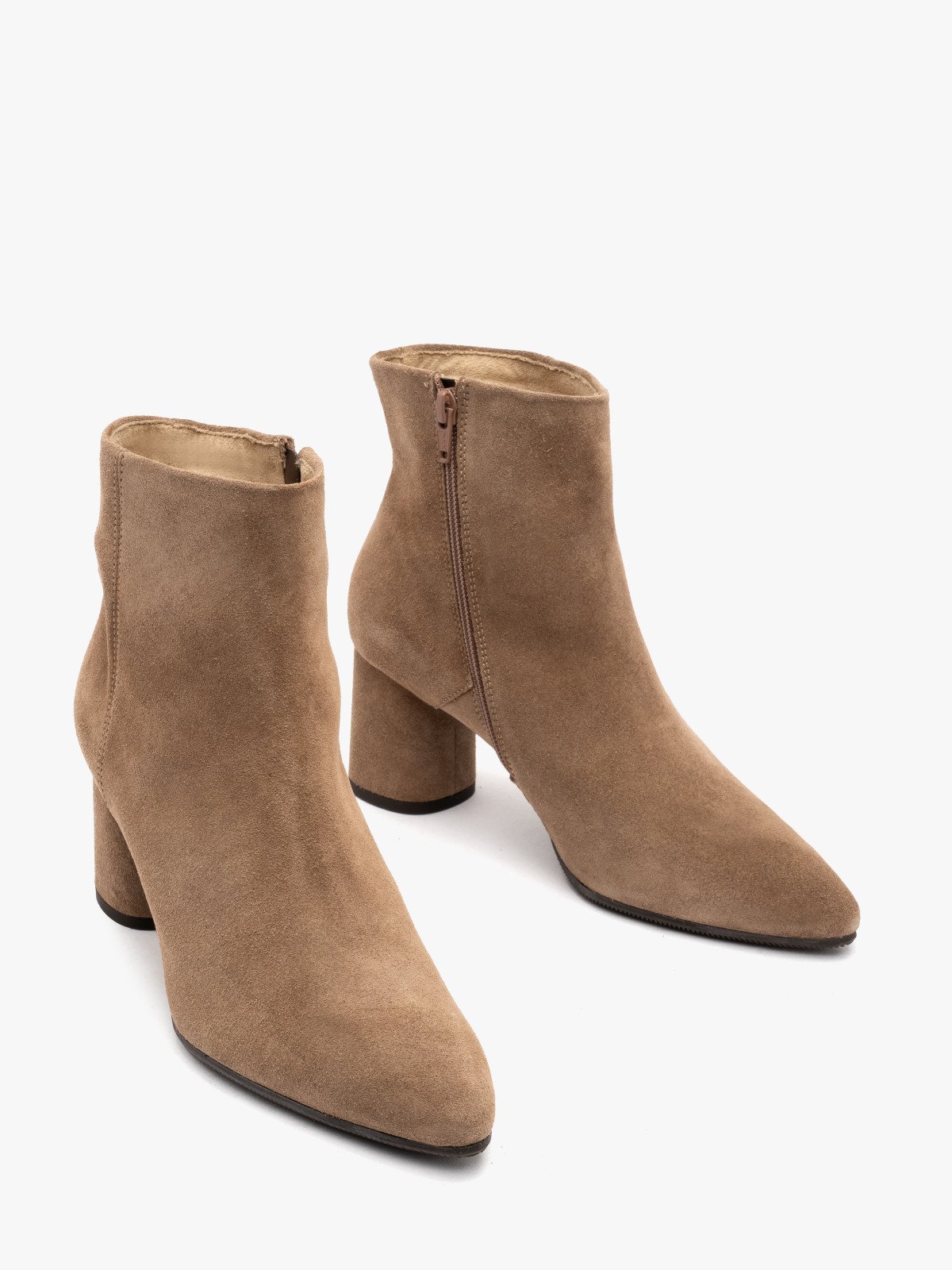 Beżowe botki damskie na owalnym słupku