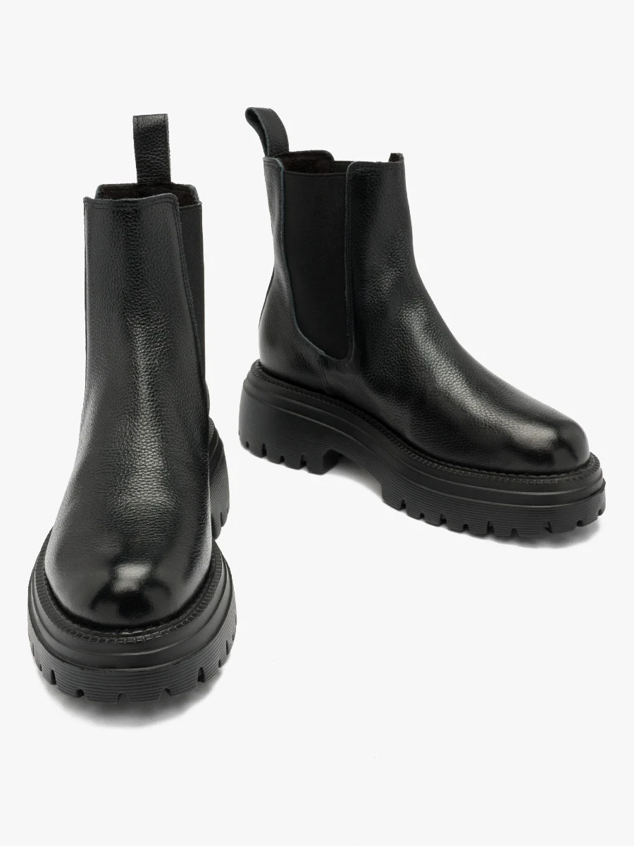 Czarne sztyblety damskie na lekkiej podeszwie