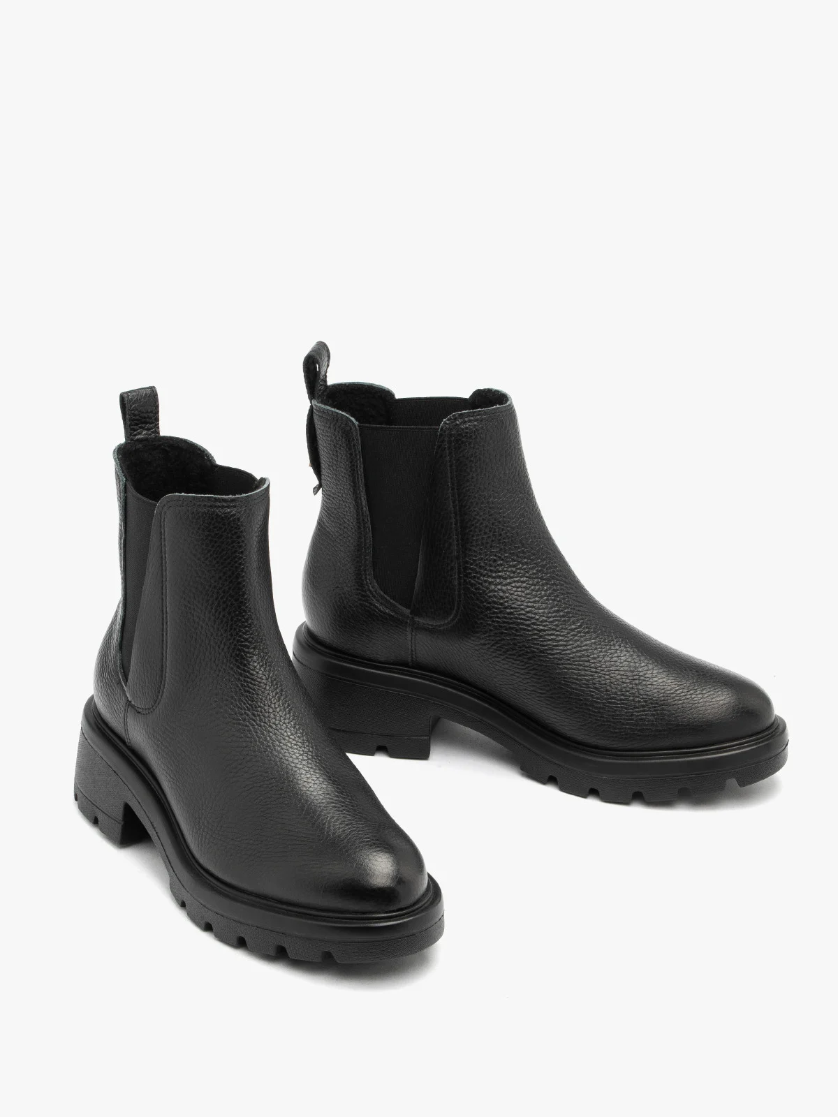 Czarne sztyblety damskie z dekoracyjnym cięciem przy gumie