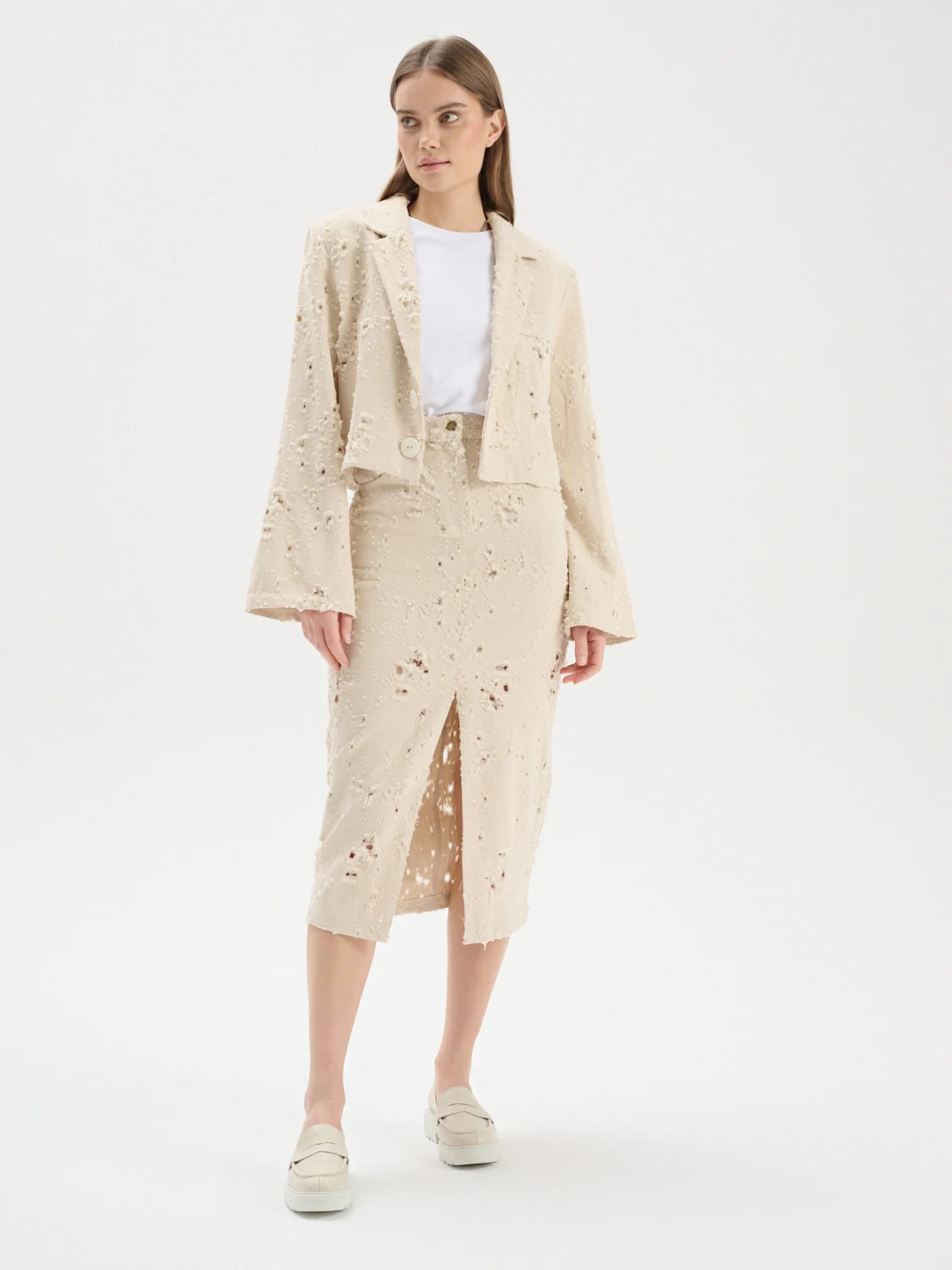 Kremowe mokasyny z ozdobną cholewką