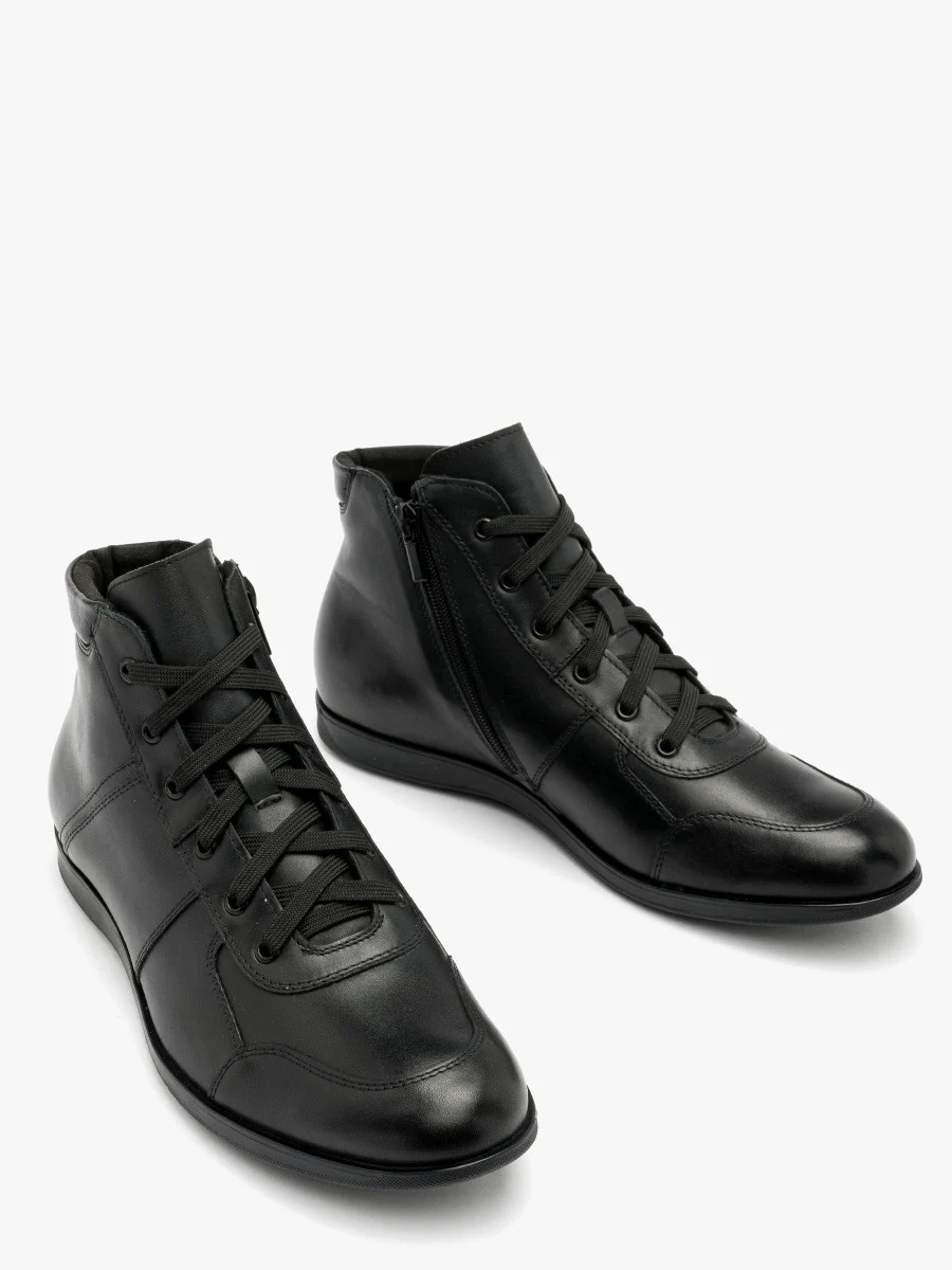 Czarny trzewik męski