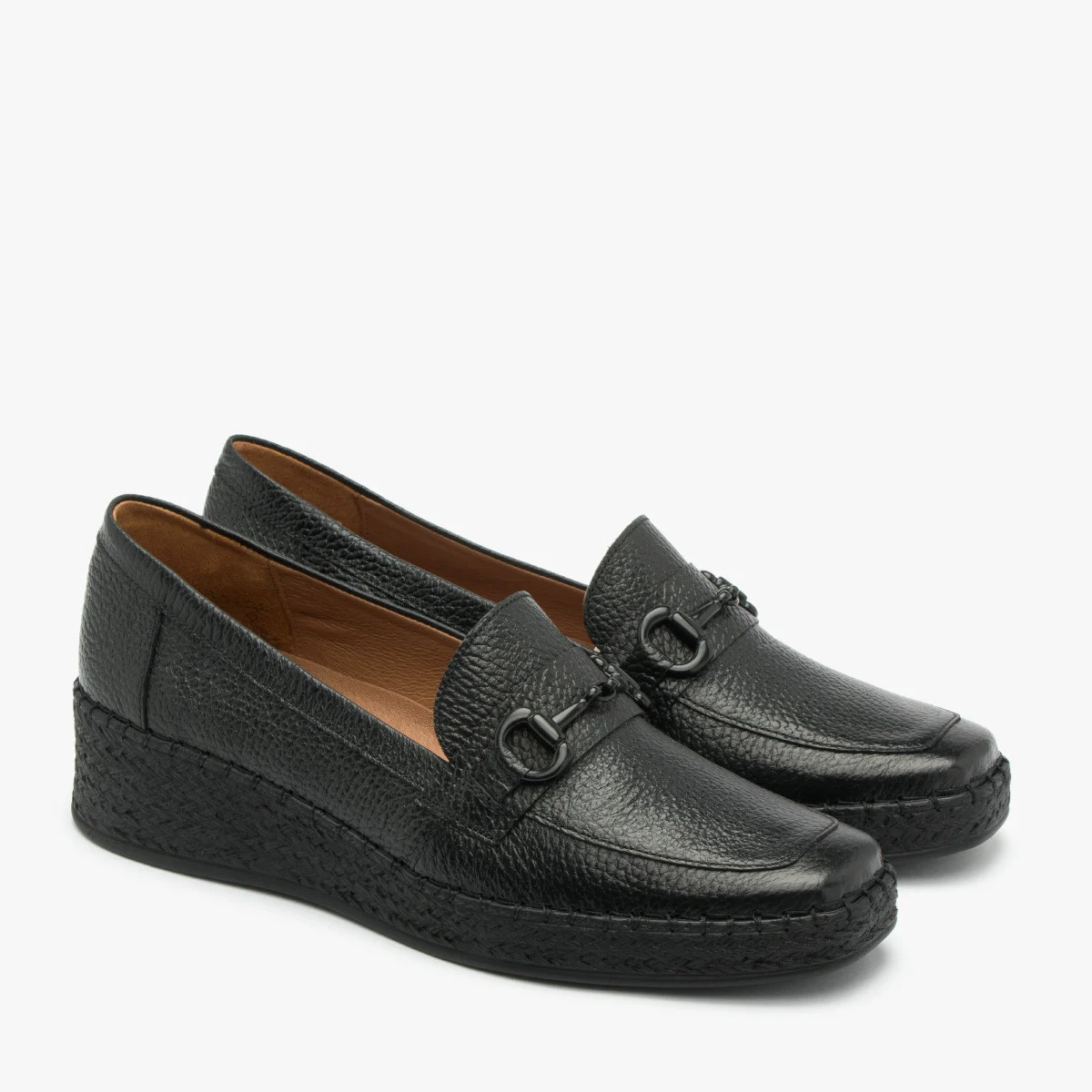 Czarne mokasyny na platformie