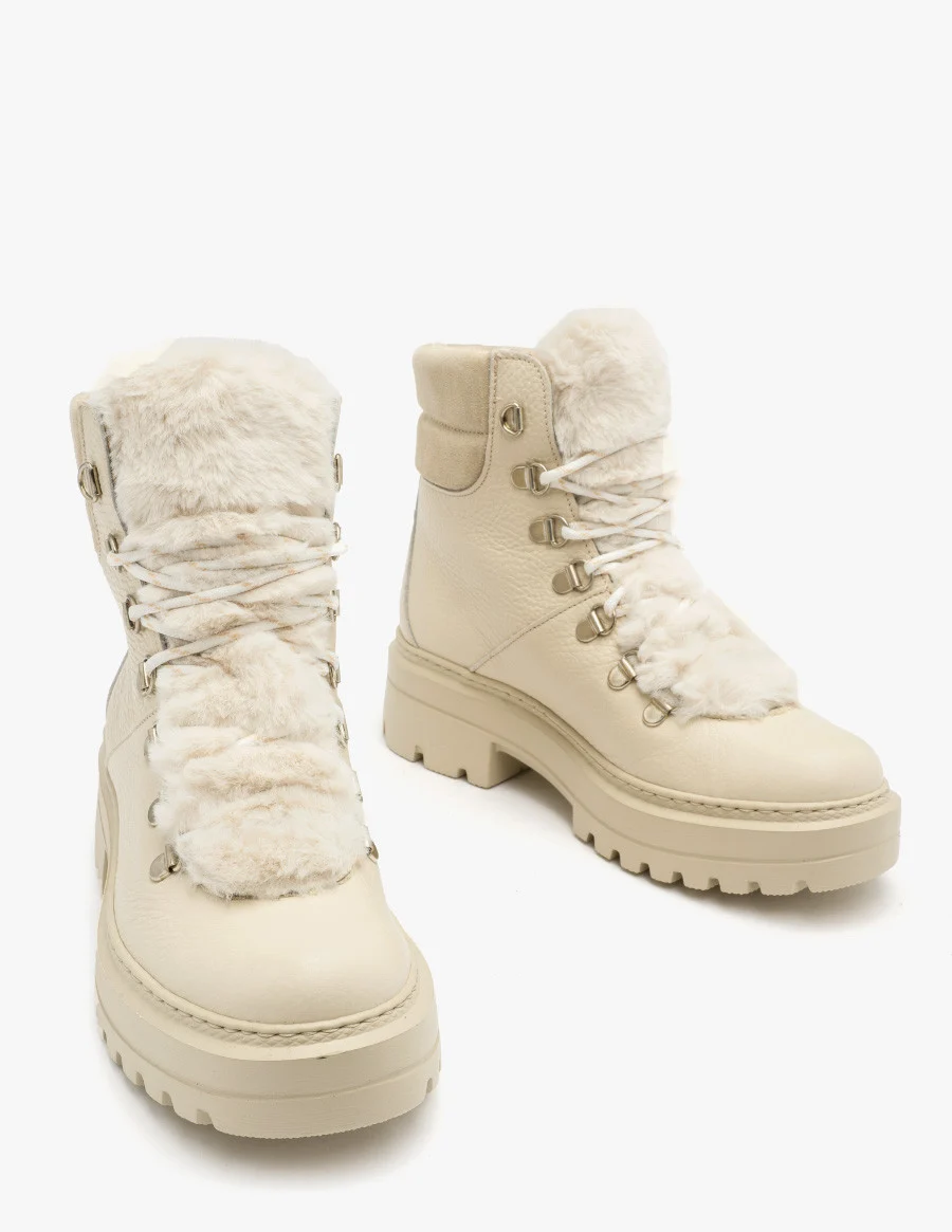 Beżowe ocieplane trzewiki