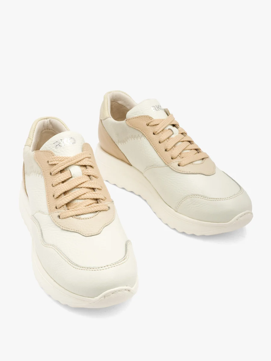 Białe półbuty sportowe z beżowymi wstawkami