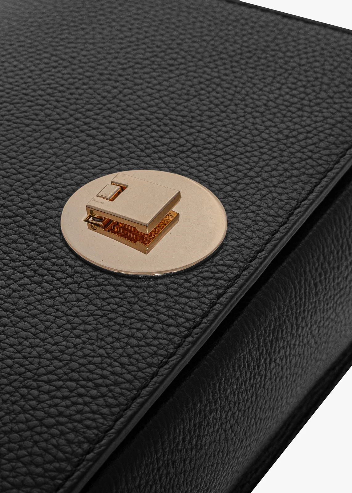 Mała, elegancka torebka na pasku ze złotymi detalami