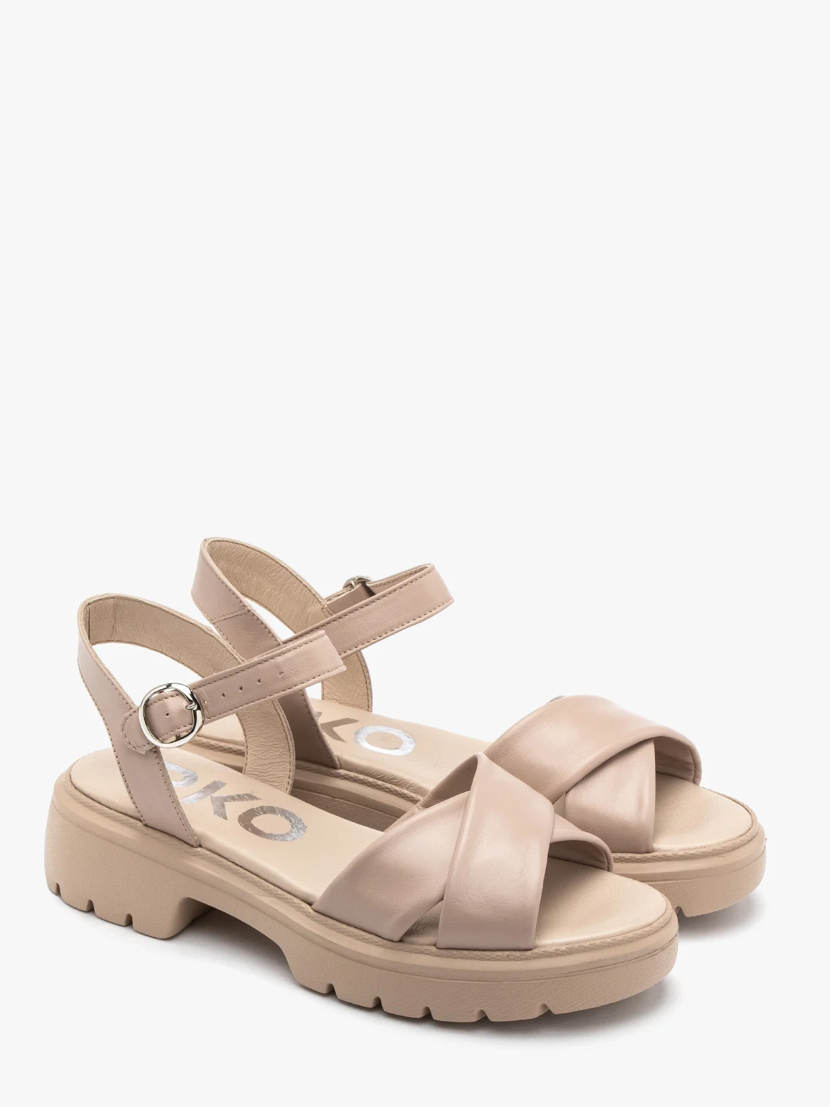 Beżowe sandały z ozdobną cholewką