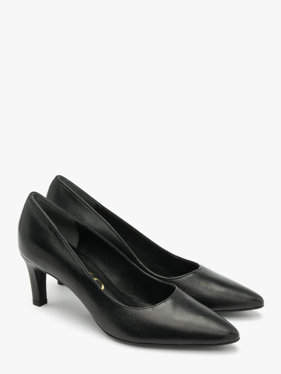 Czarne czółenka na szpilce