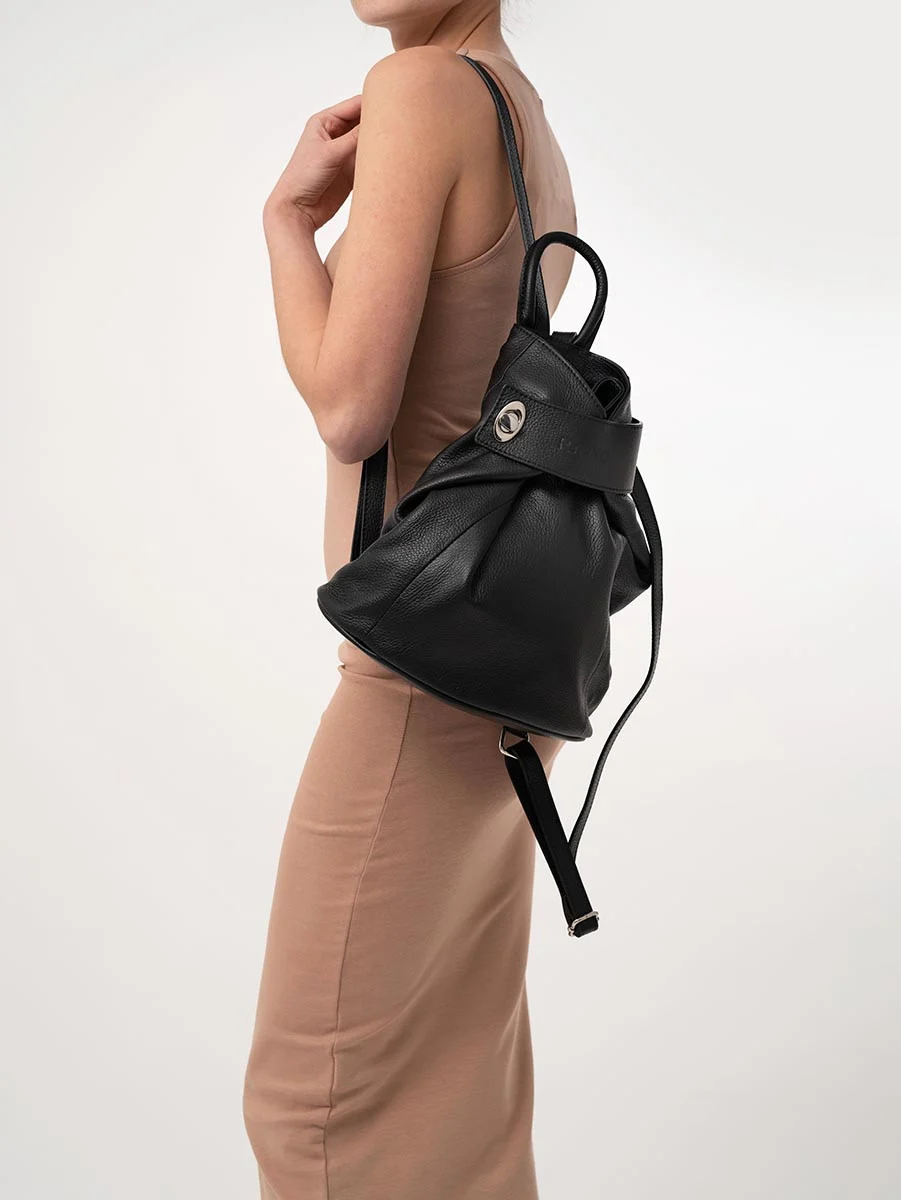 Czarna plecak typu worek