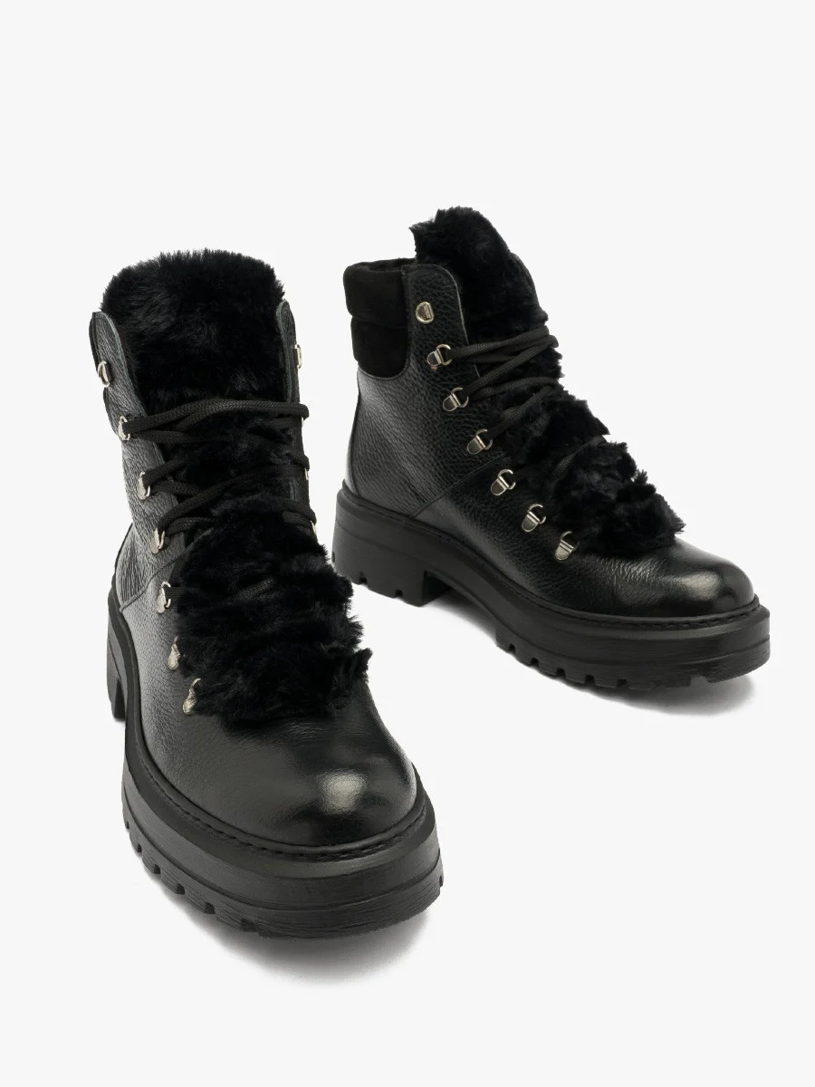 Czarne ocieplane trzewiki