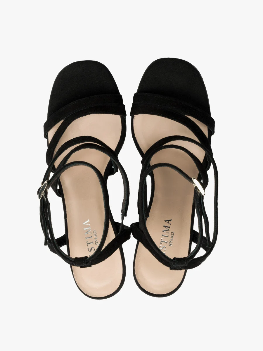 Czarne sandały na szpilce