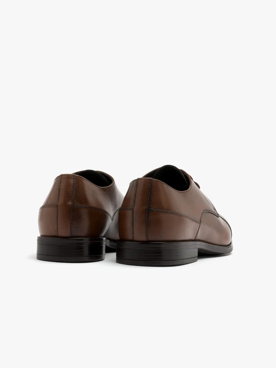 Ciemnobrązowe półbuty sznurowane