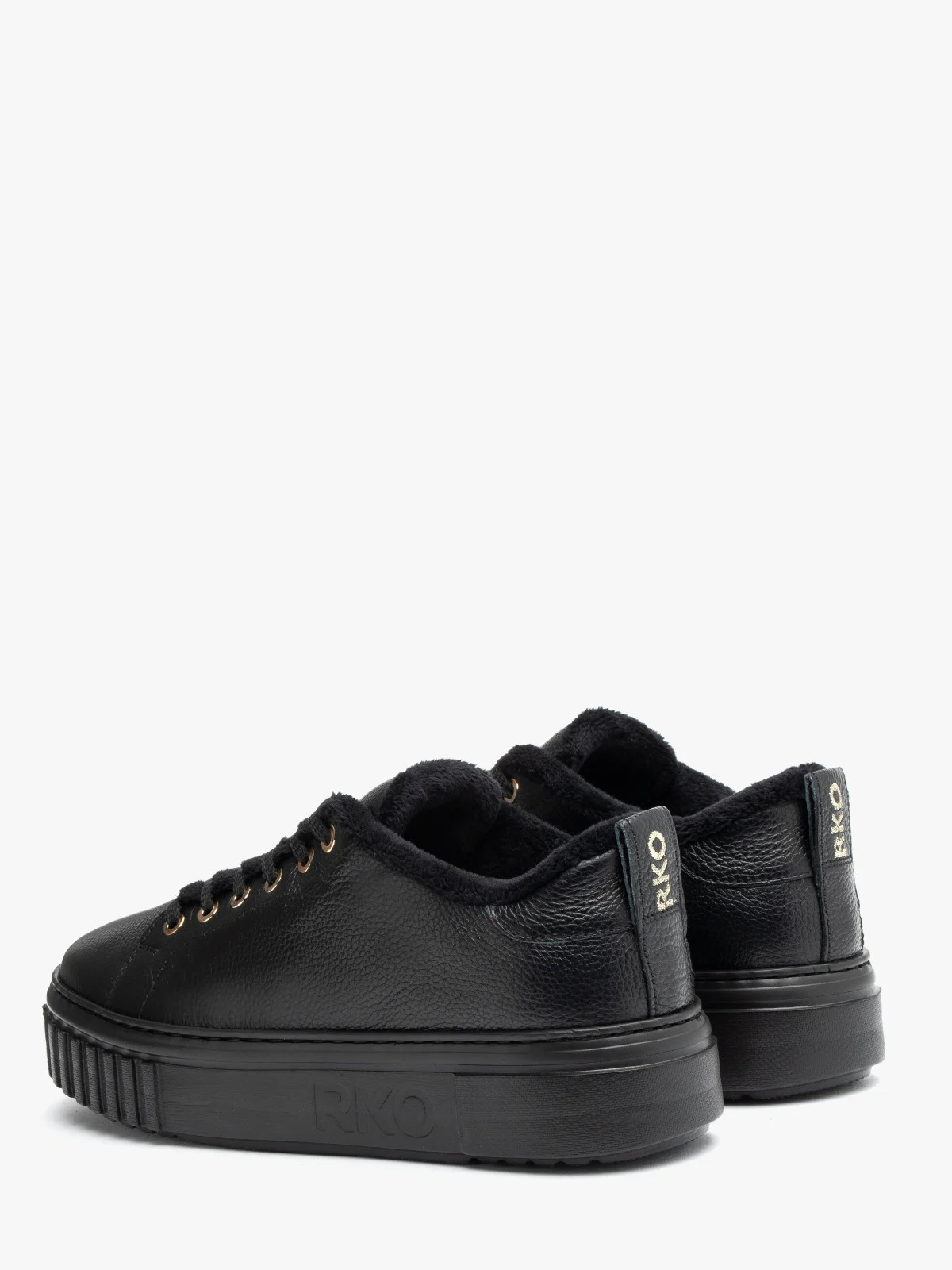 Ocieplane półbuty sportowe w czarnym kolorze