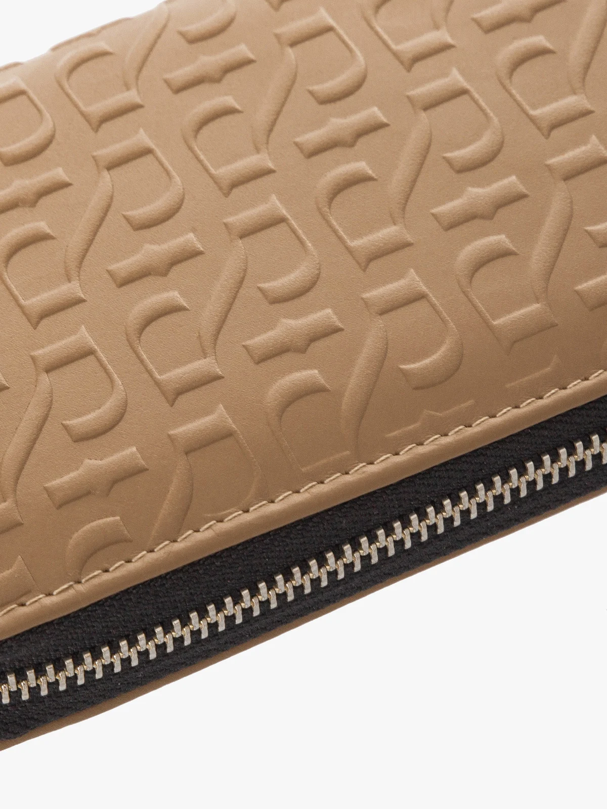 Beżowy portfel damski w ozdobne wytłoczenia
