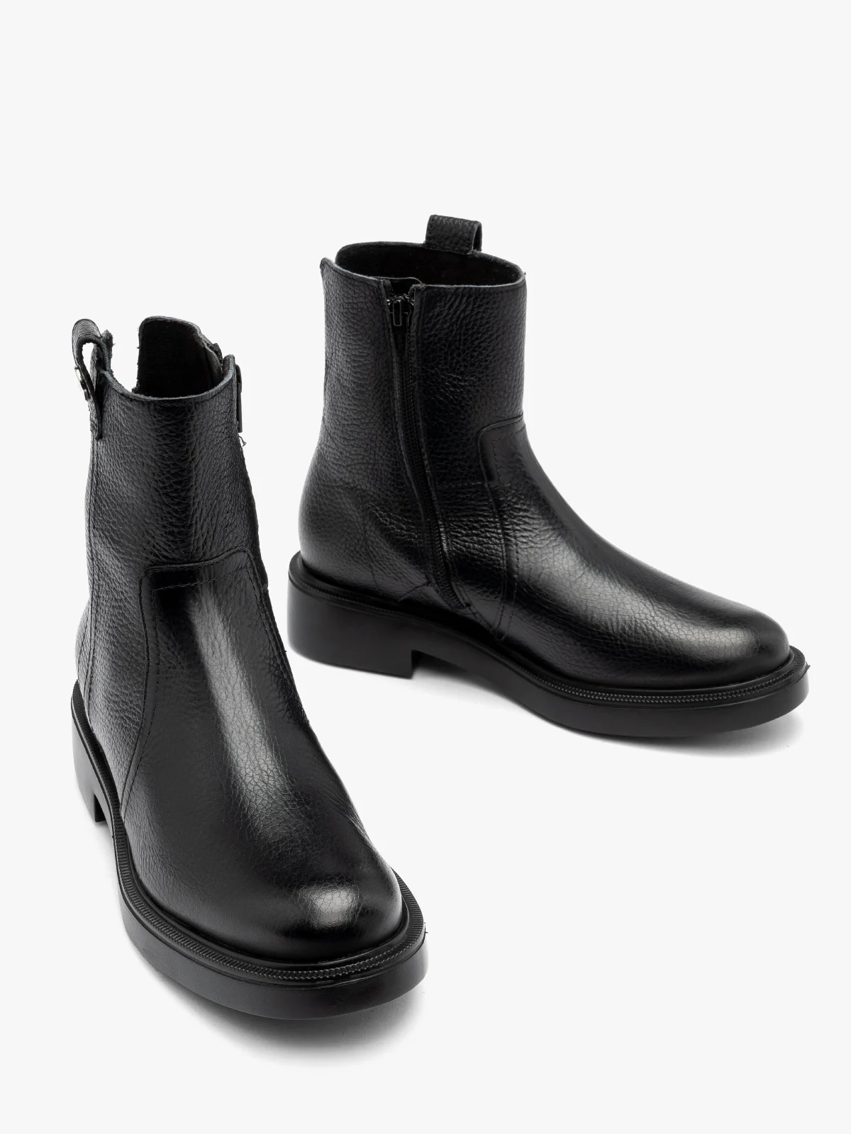 Czarne botki damskie na płaskiej podeszwie