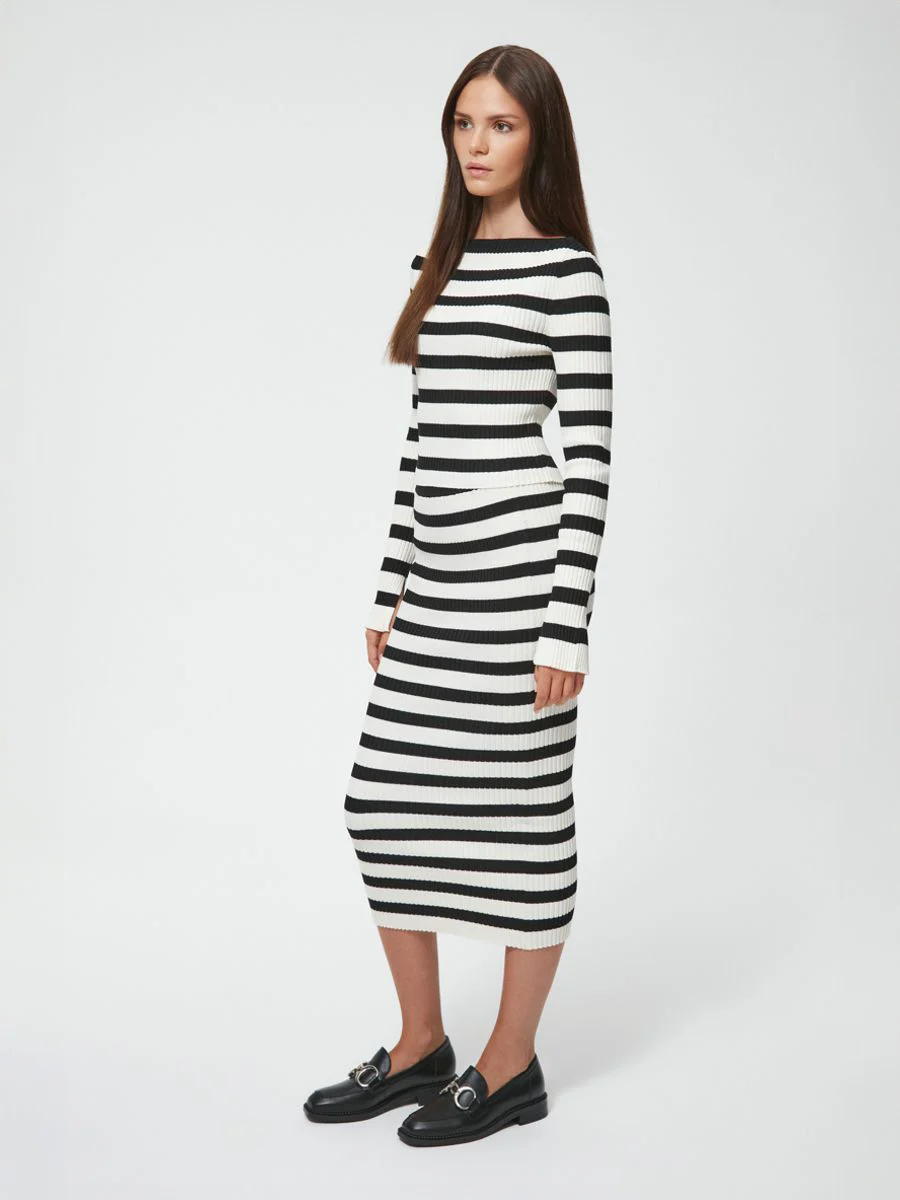 CZARNE MOKASYNY NA PŁASKIEJ PODESZWIE