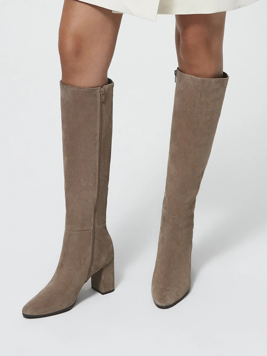 Piaskowy kozak na obcasie