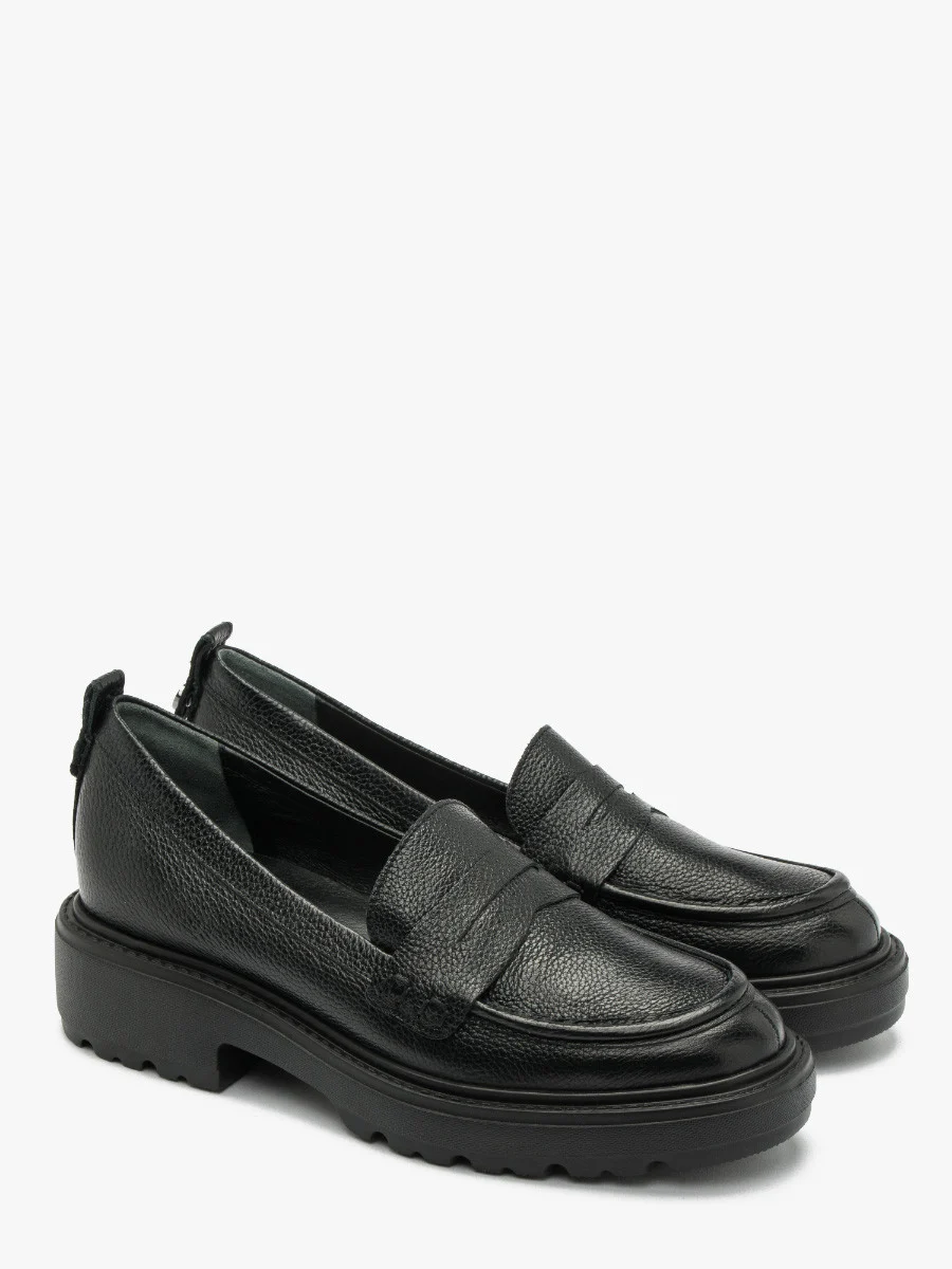 Czarne mokasyny z ozdobną cholewką