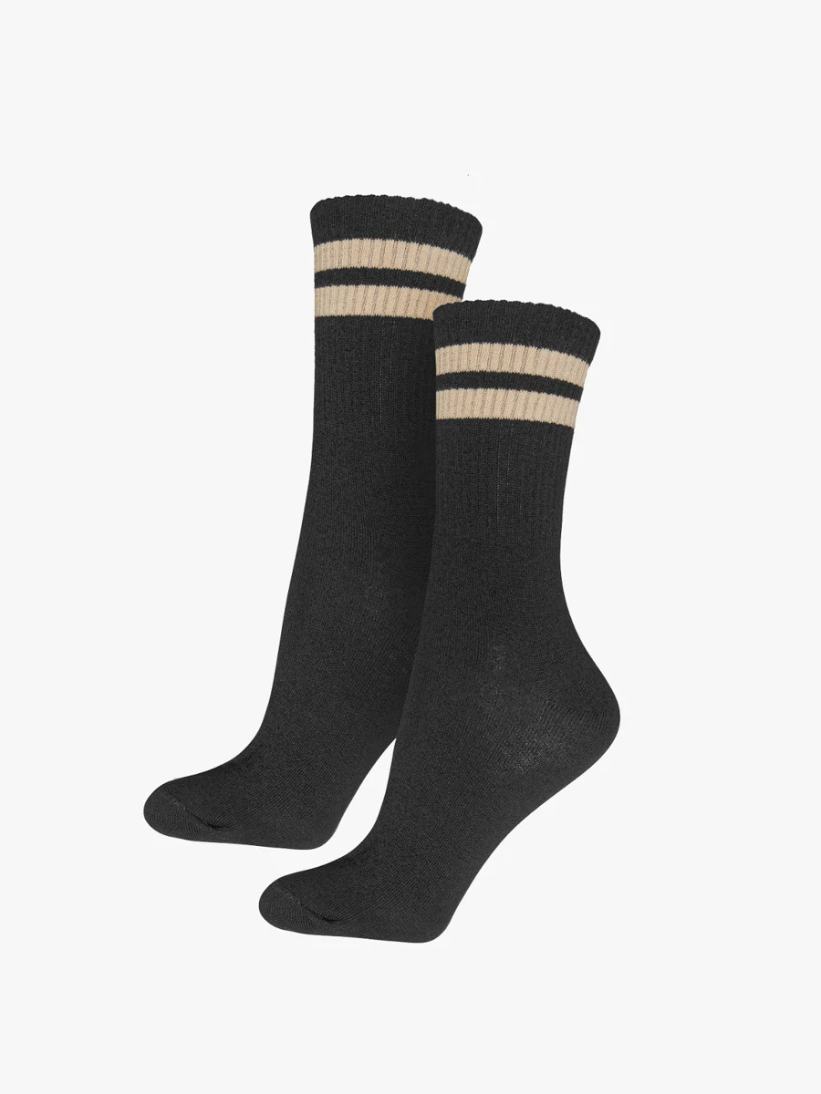 Czarne skarpety z paskami