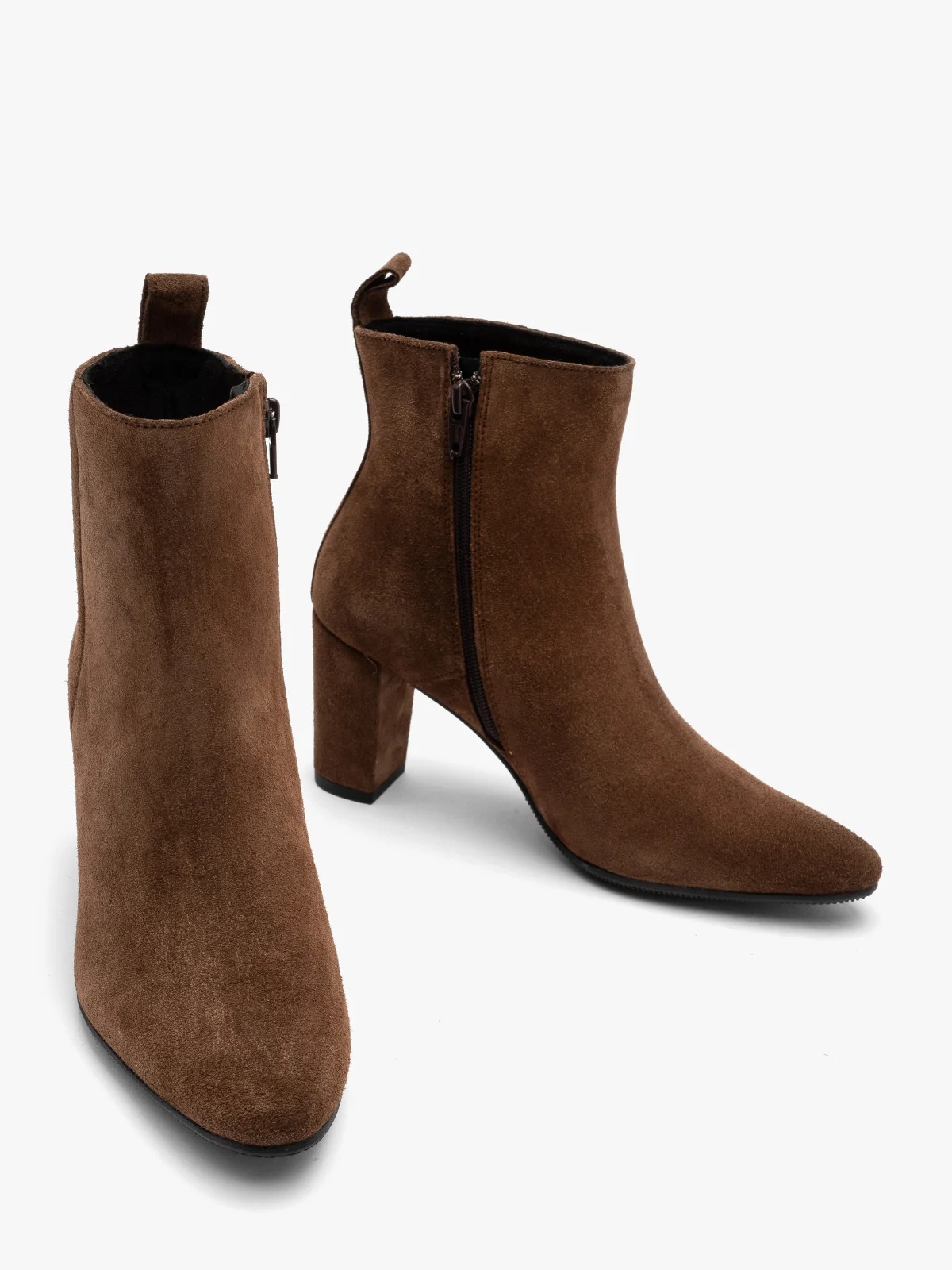 Welurowe botki damskie na słupkowym obcasie