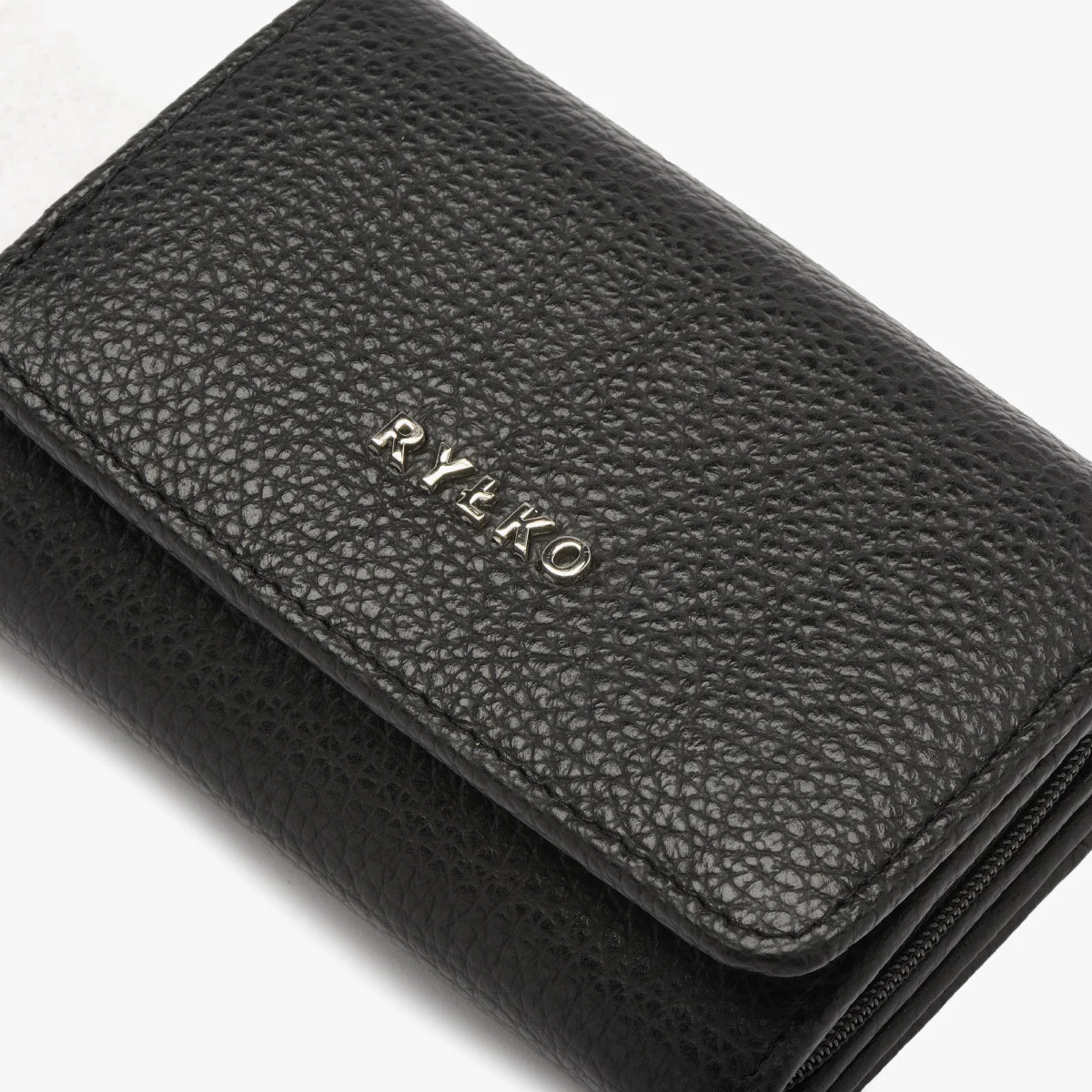 Czarny portfel damski