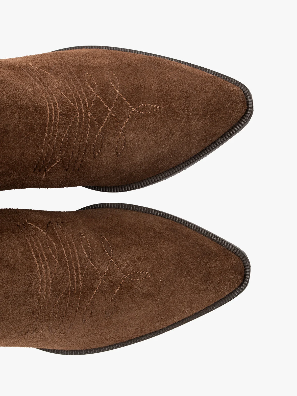 Brązowe kozaki typu kowbojki z cholewką do połowy łydki