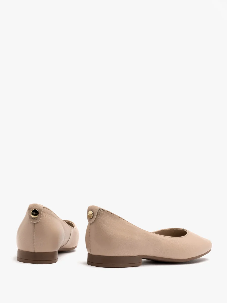Beżowe baleriny z ozdobną cholewką